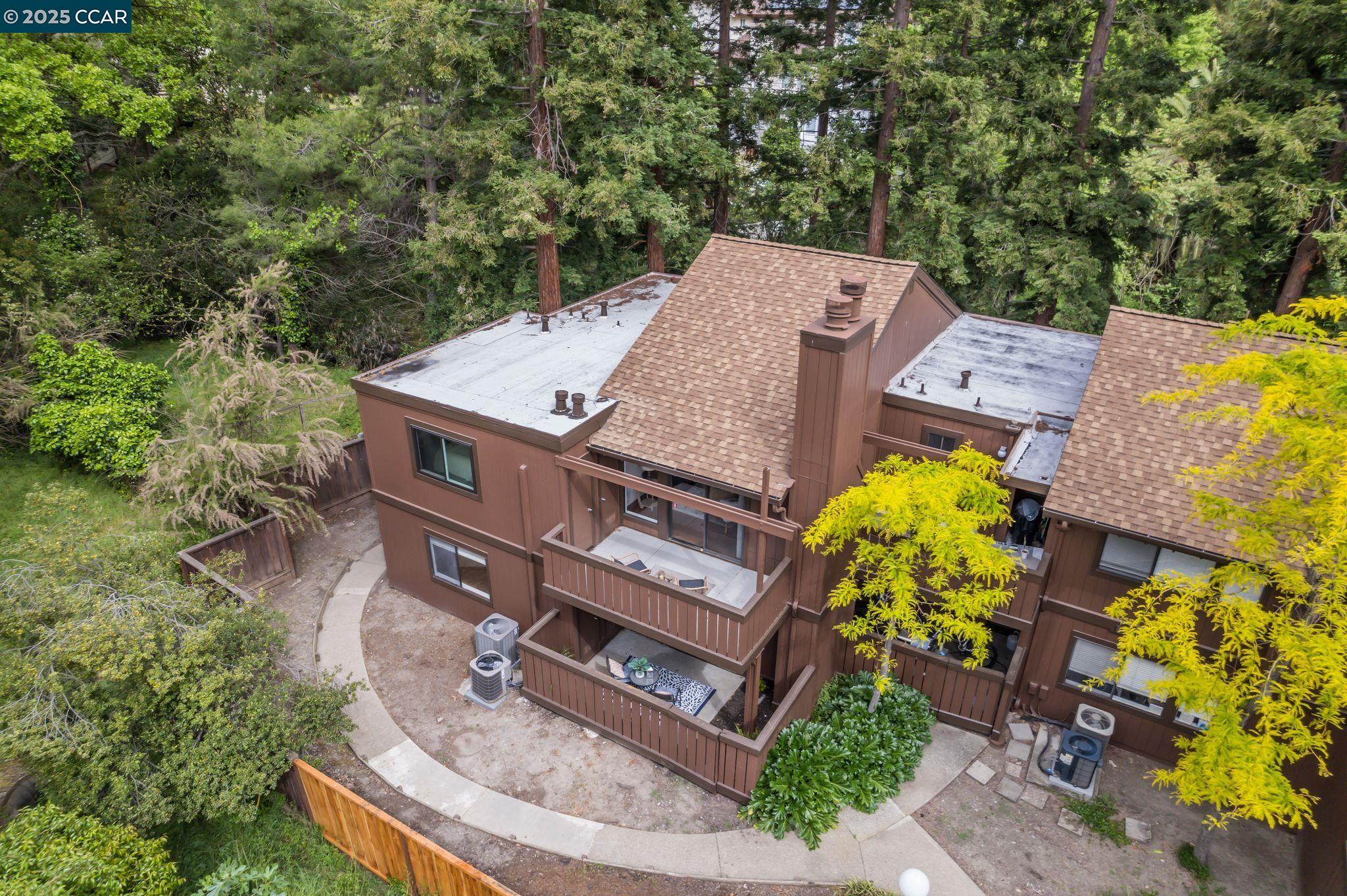 879 Camelback Pl