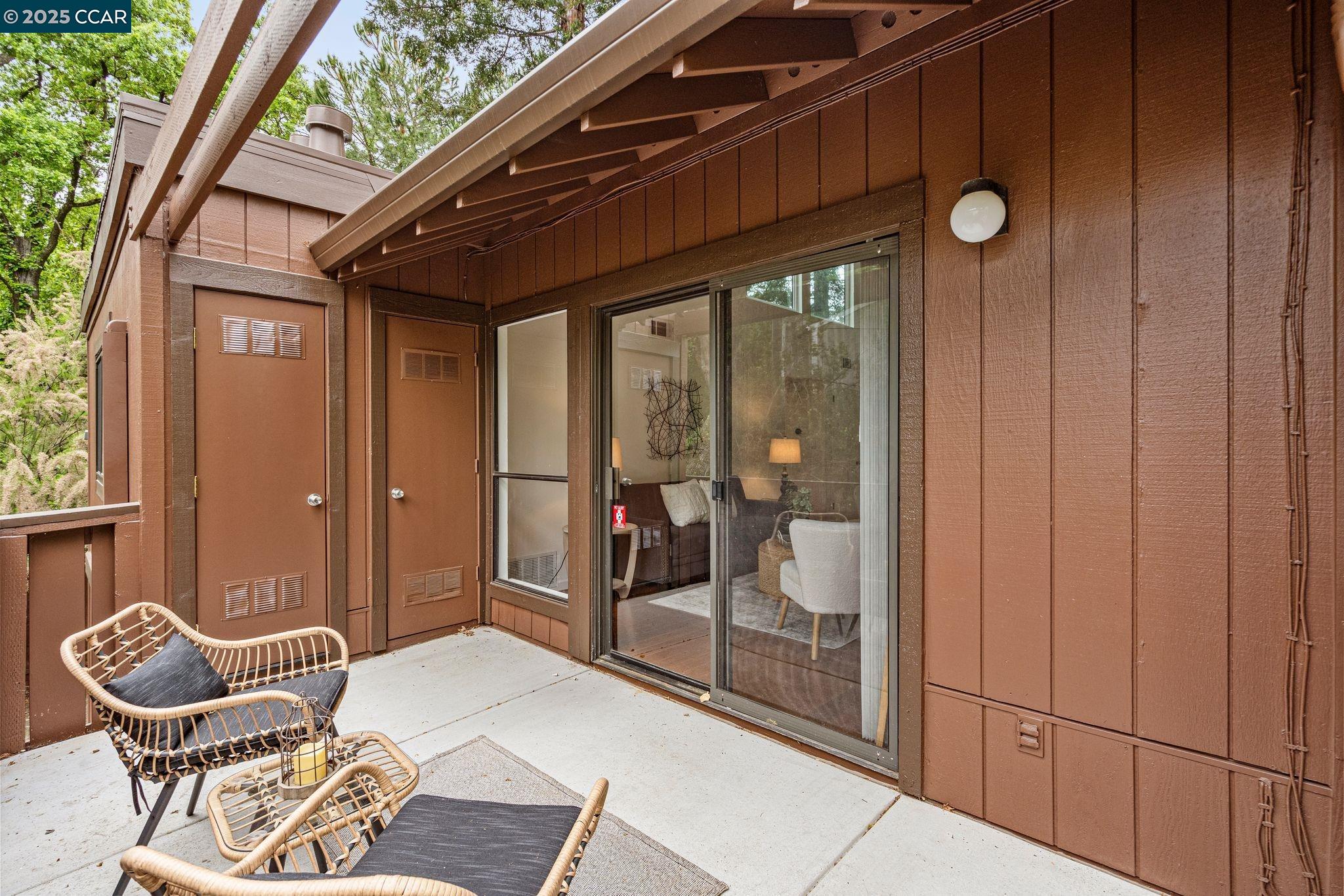 879 Camelback Pl