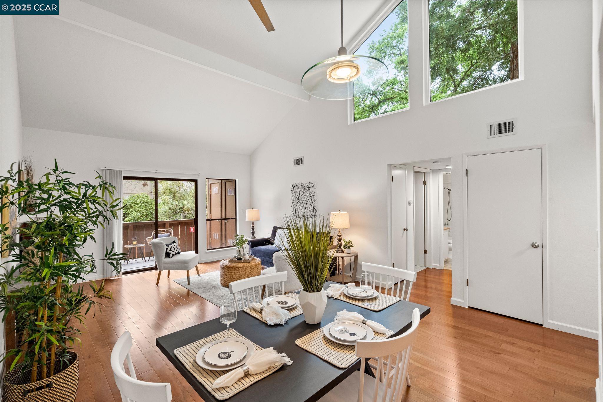 879 Camelback Pl