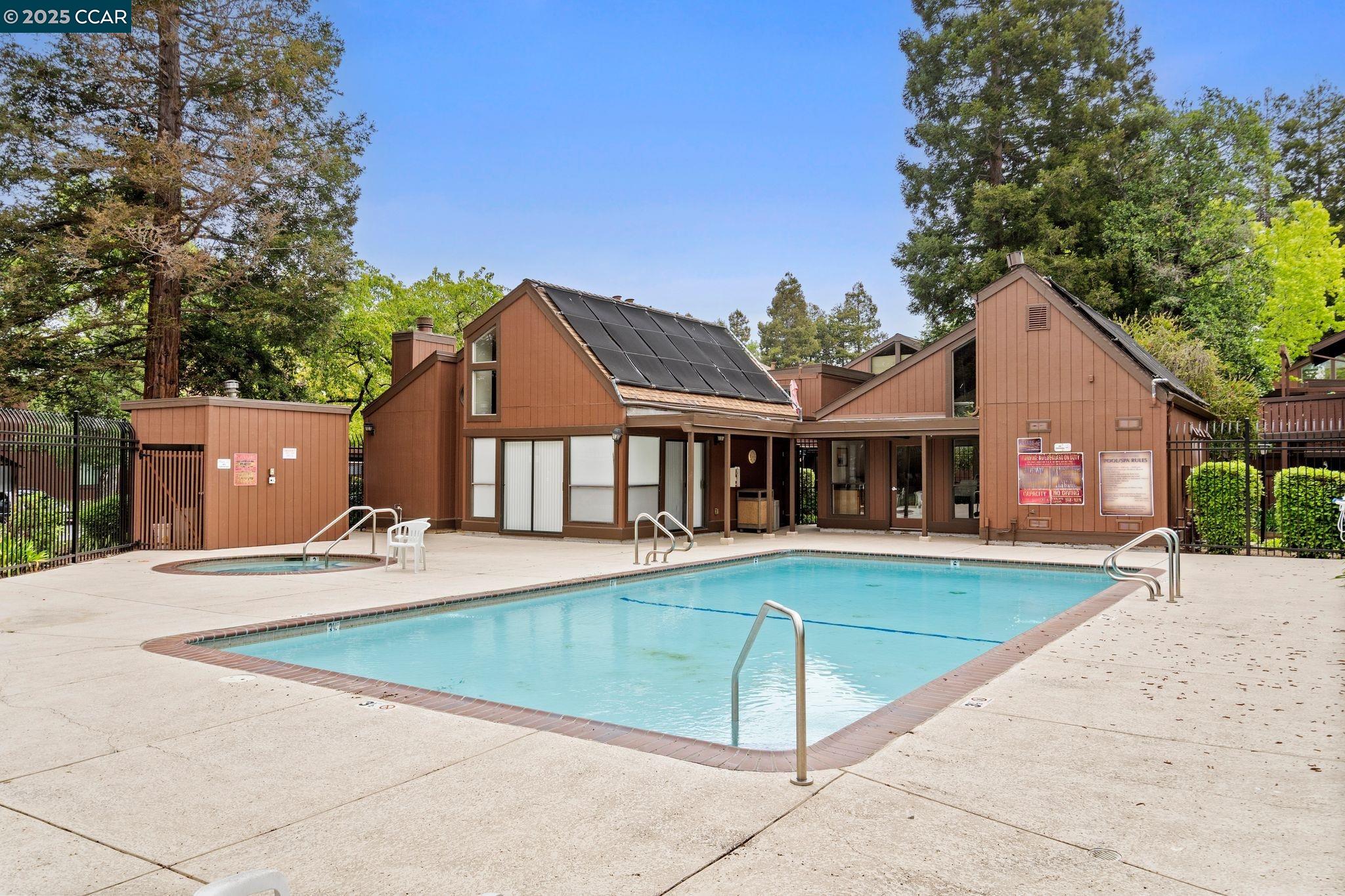 879 Camelback Pl
