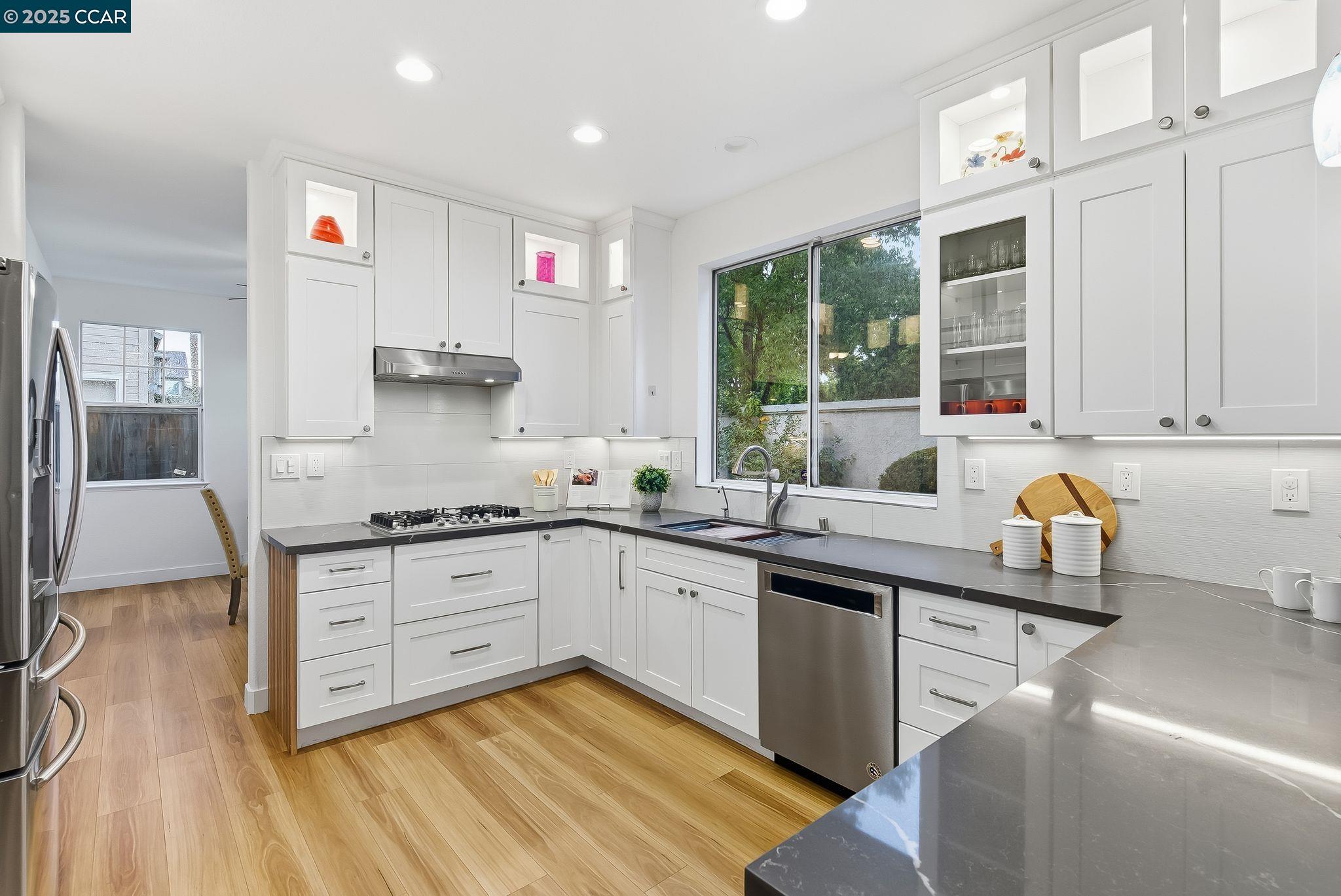 39 Elmwood Dr