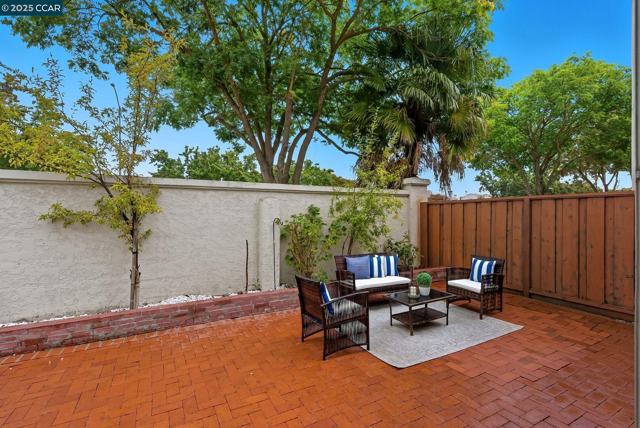 39 Elmwood Dr