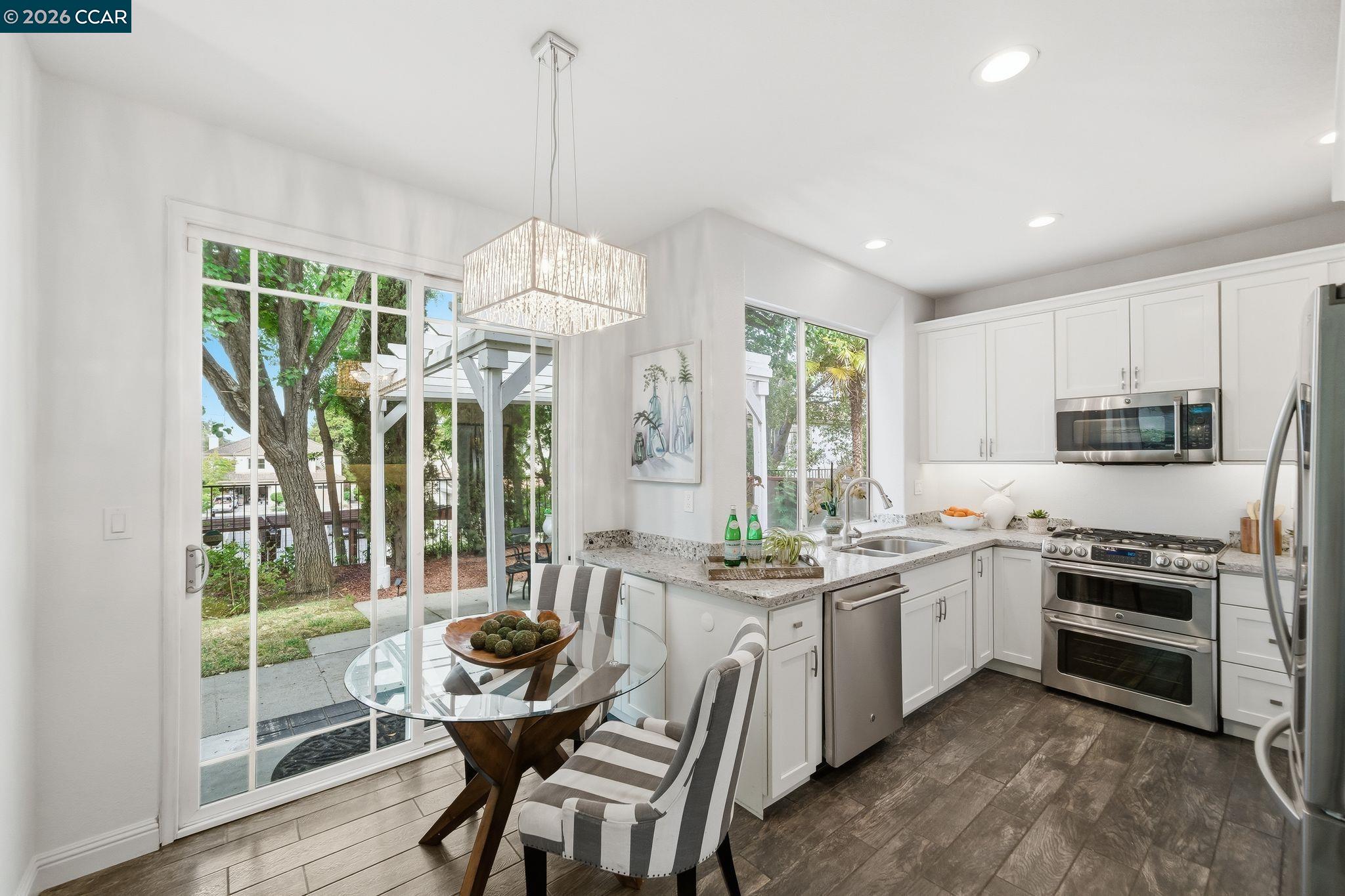 908 Vista Pointe Dr