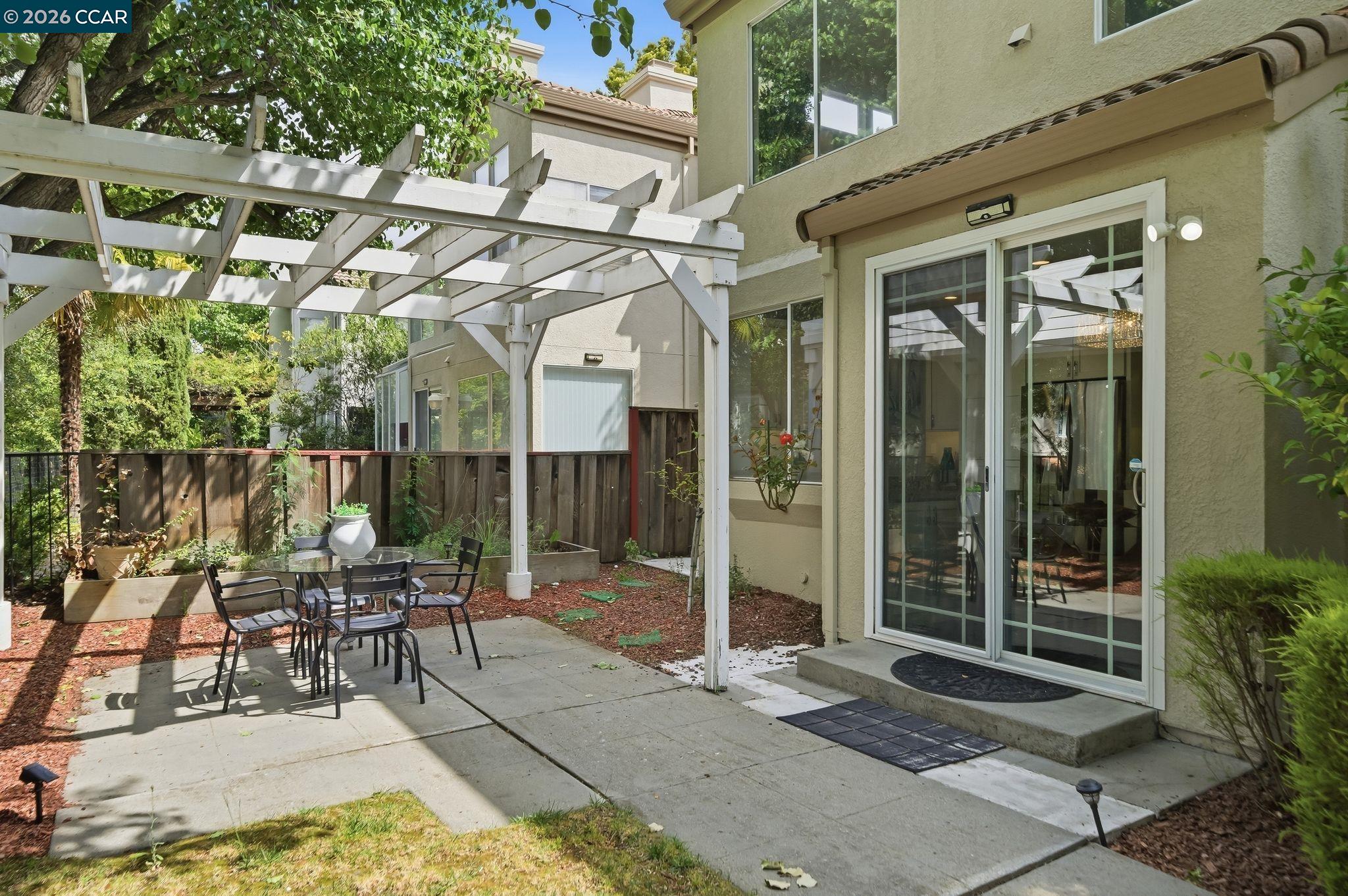 908 Vista Pointe Dr
