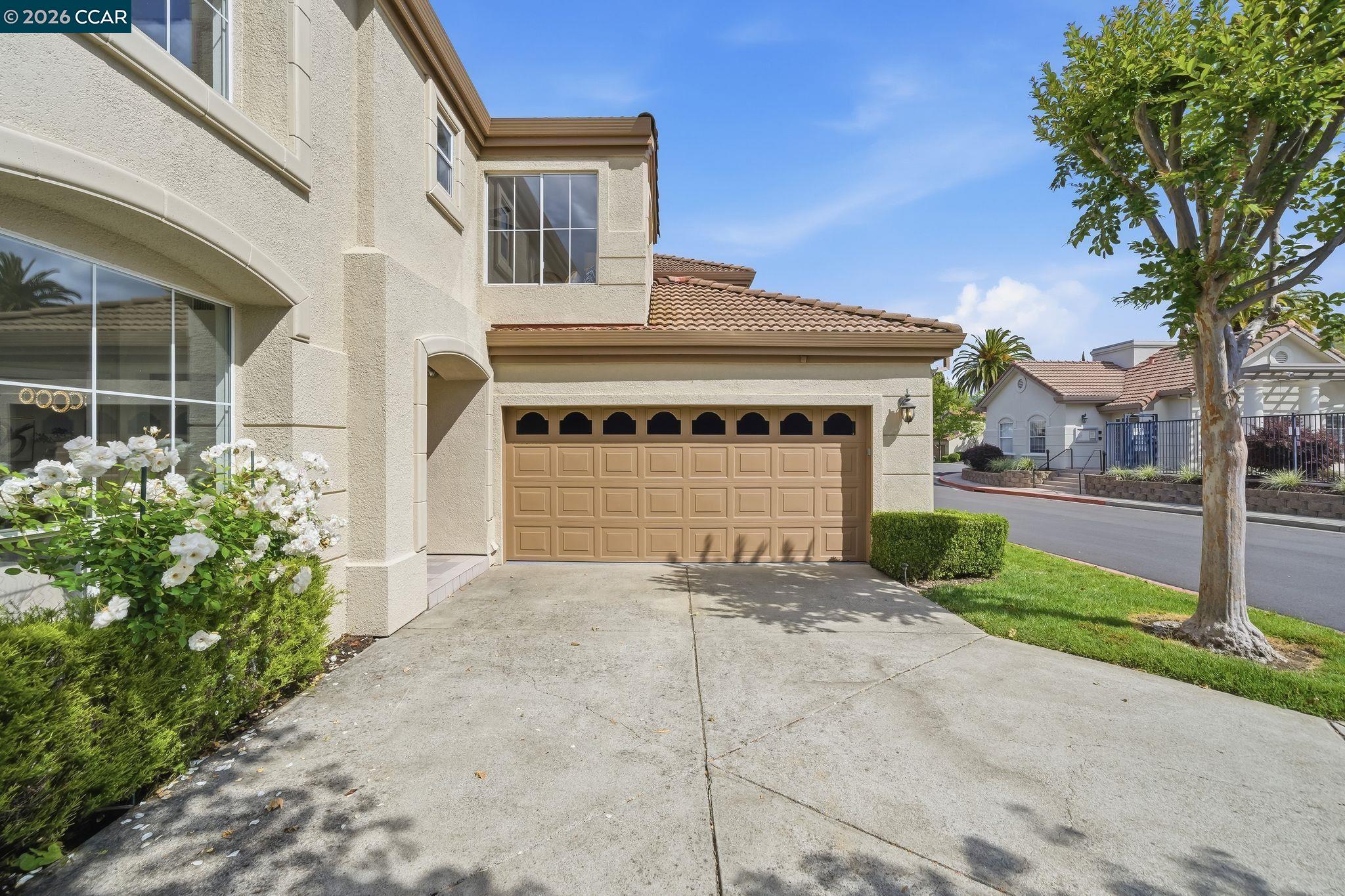 908 Vista Pointe Dr