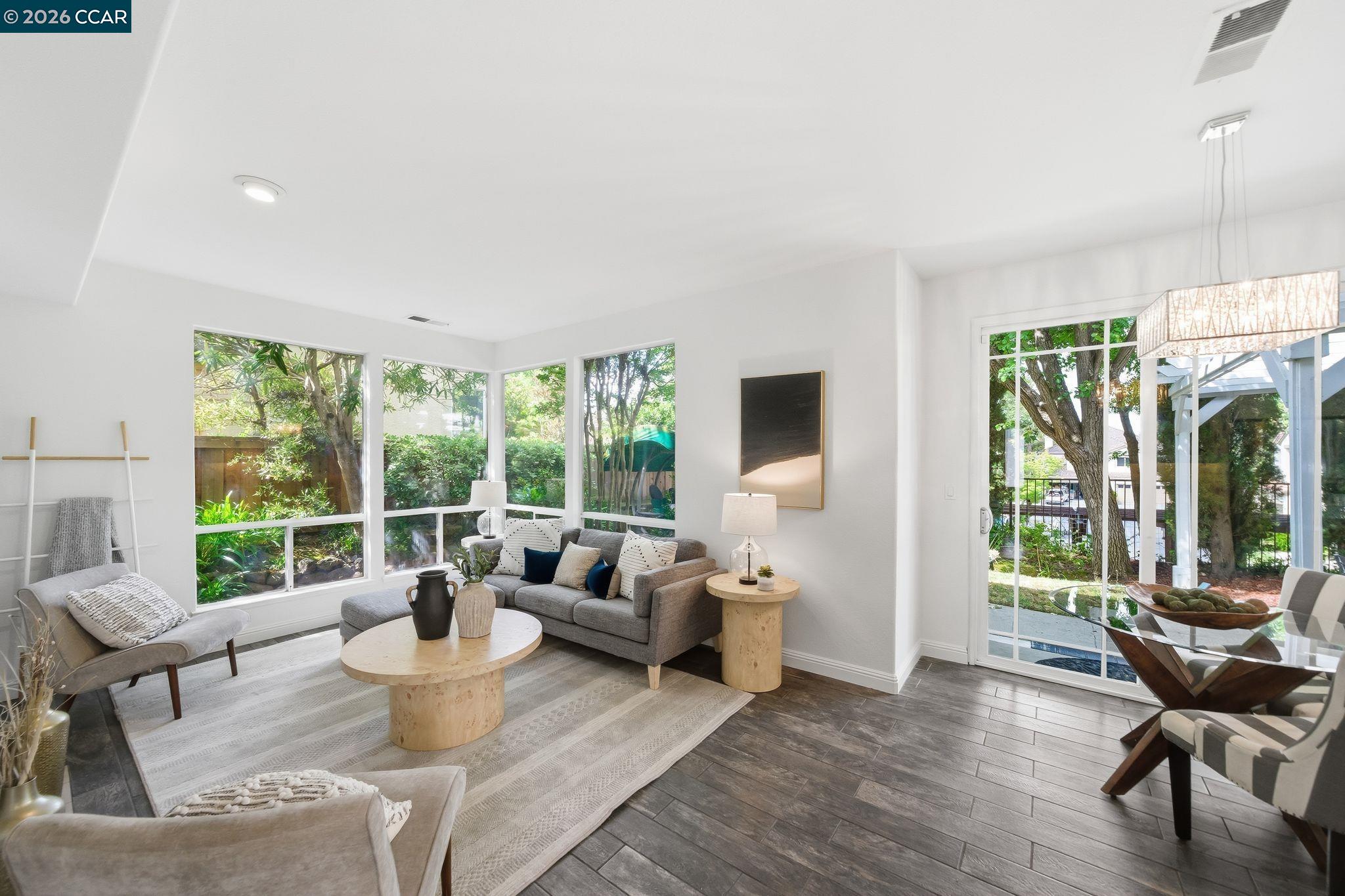 908 Vista Pointe Dr