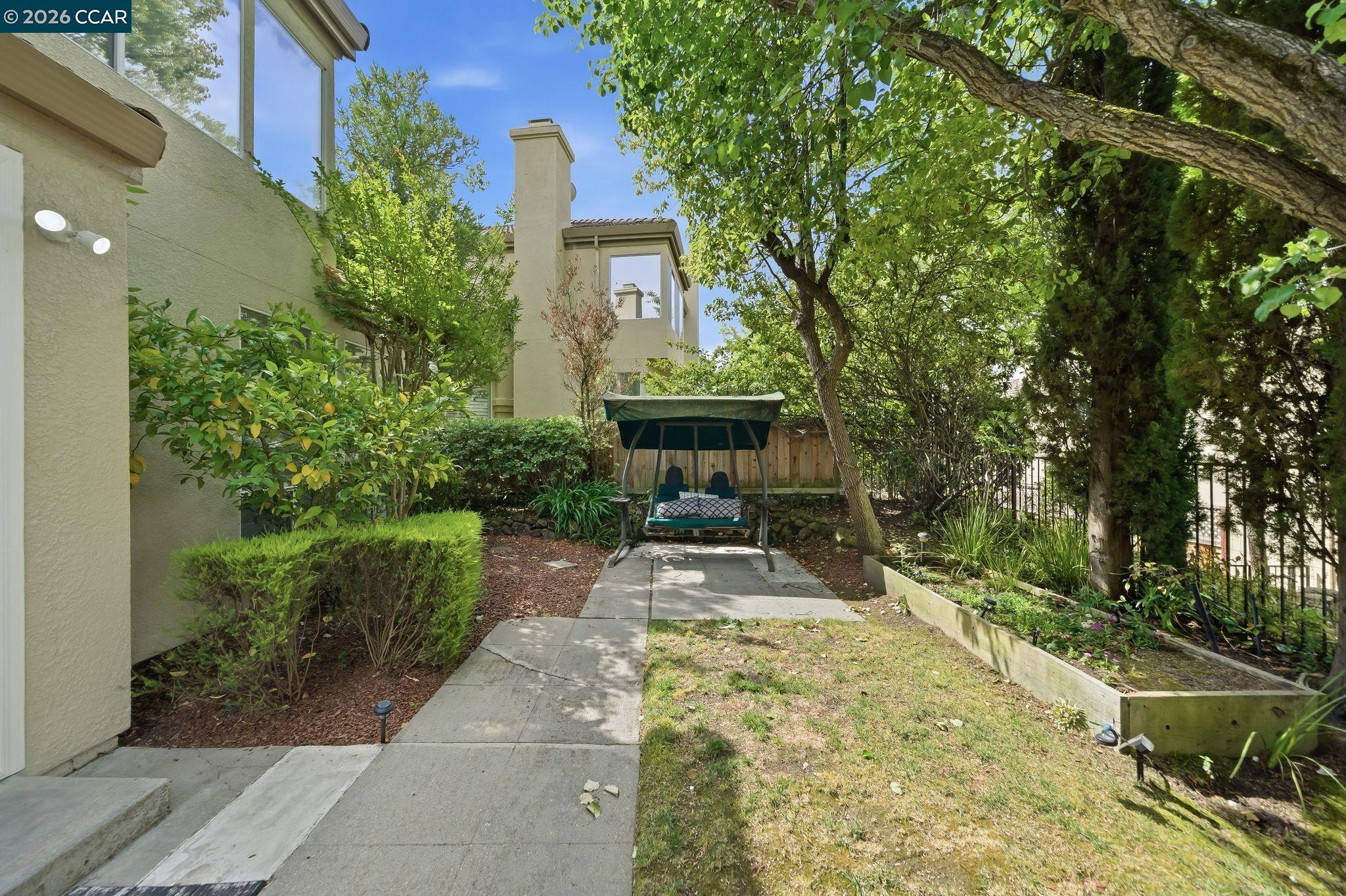 908 Vista Pointe Dr