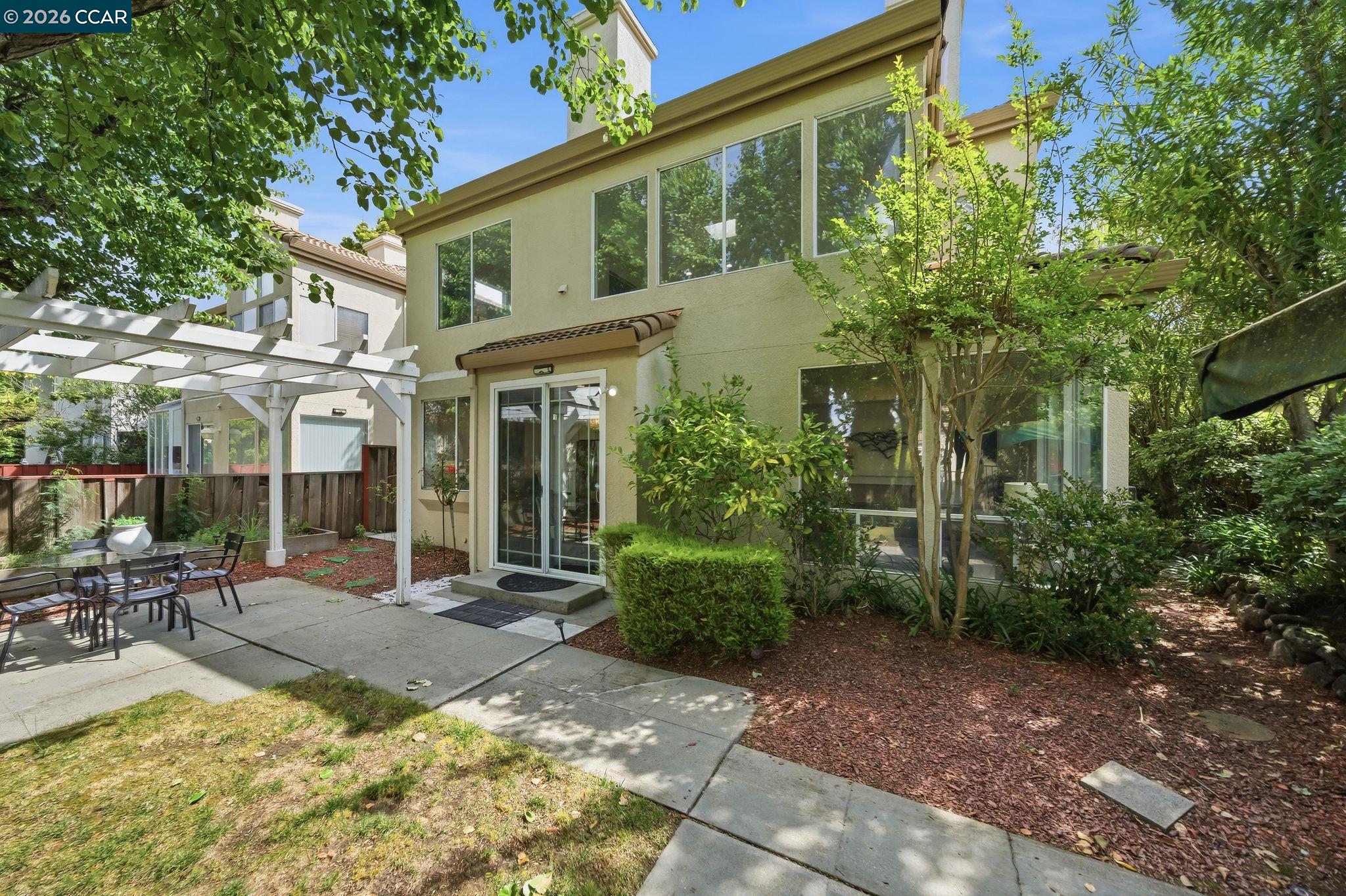 908 Vista Pointe Dr