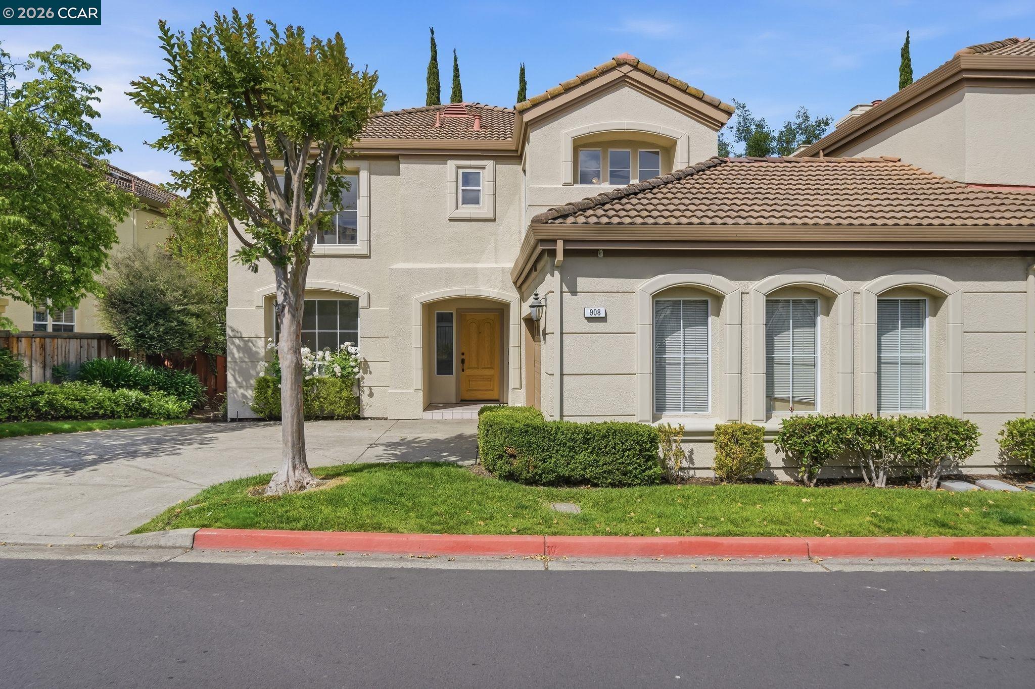 908 Vista Pointe Dr
