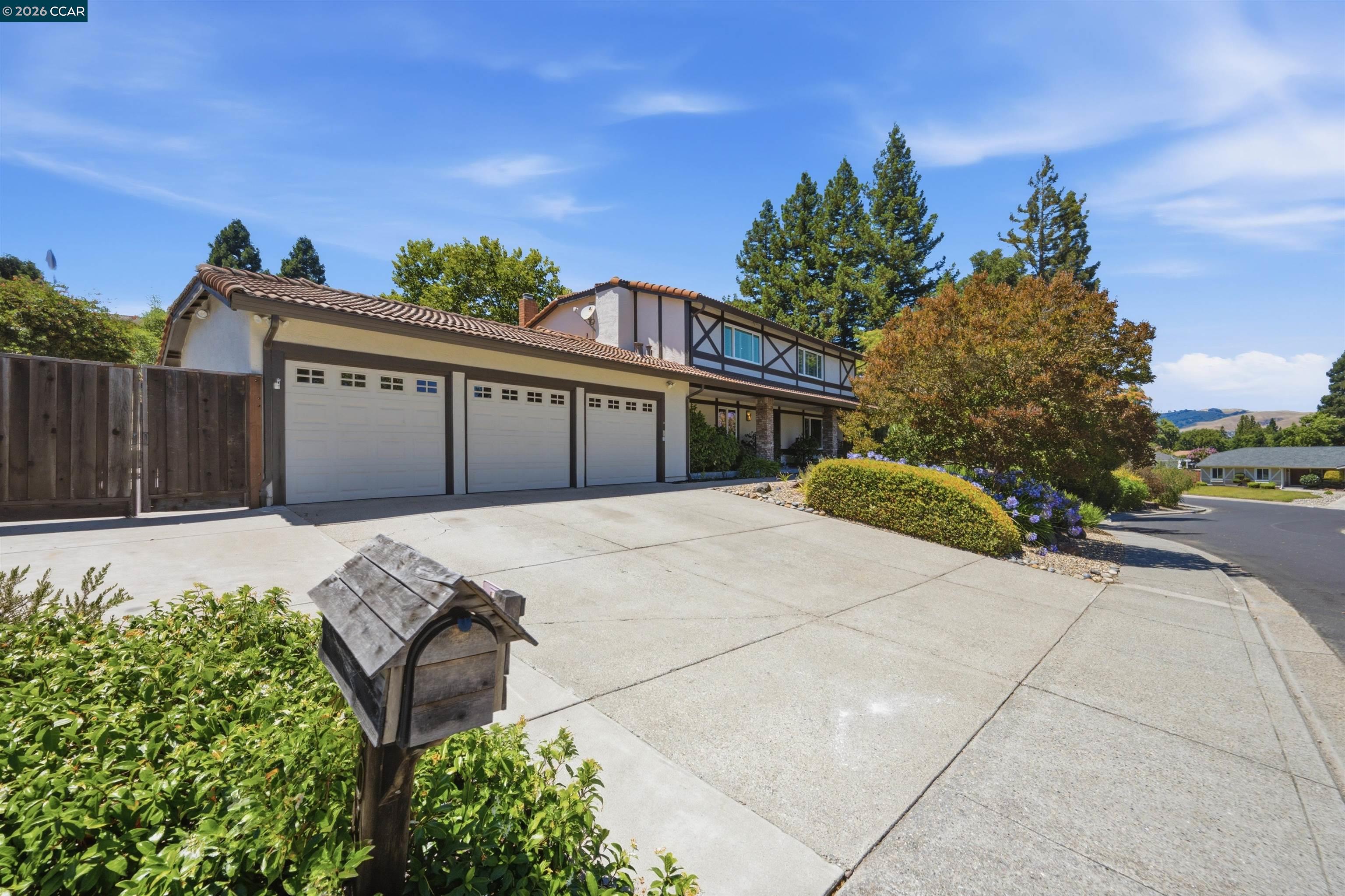 204 Lasso Cir