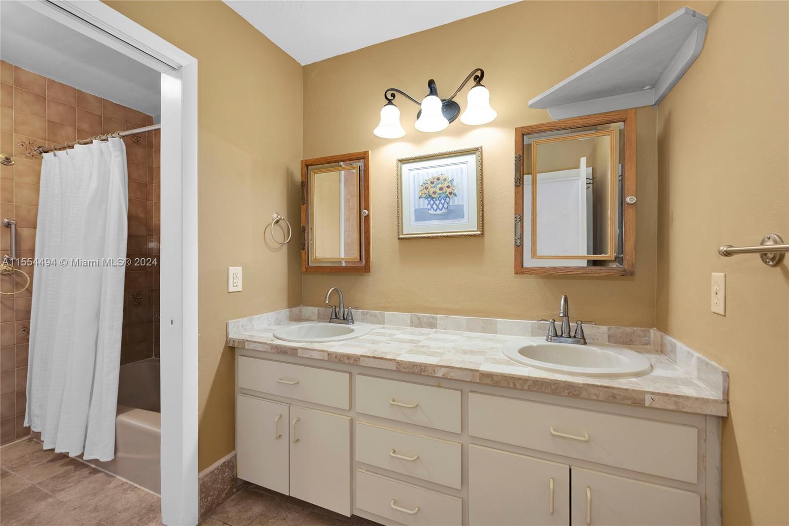 2618 Alhambra Cir