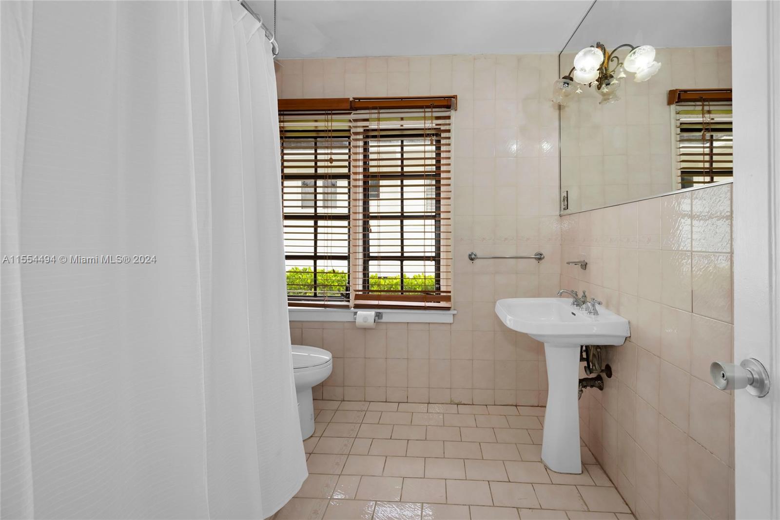 2618 Alhambra Cir