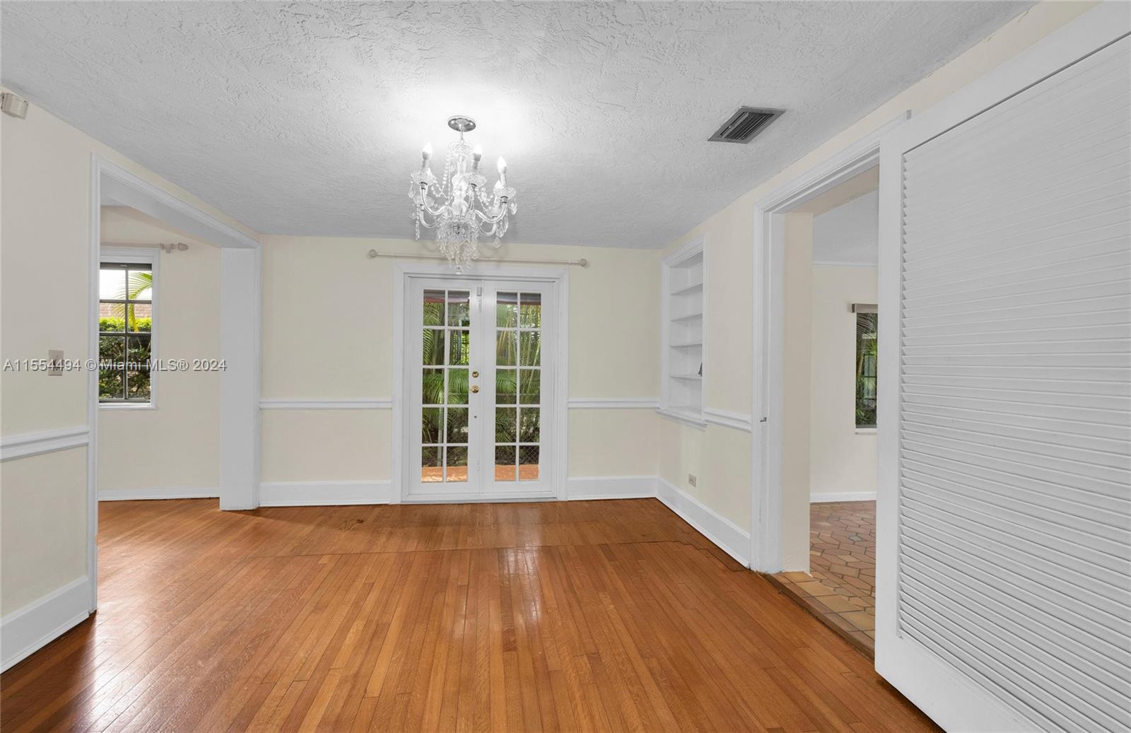 2618 Alhambra Cir