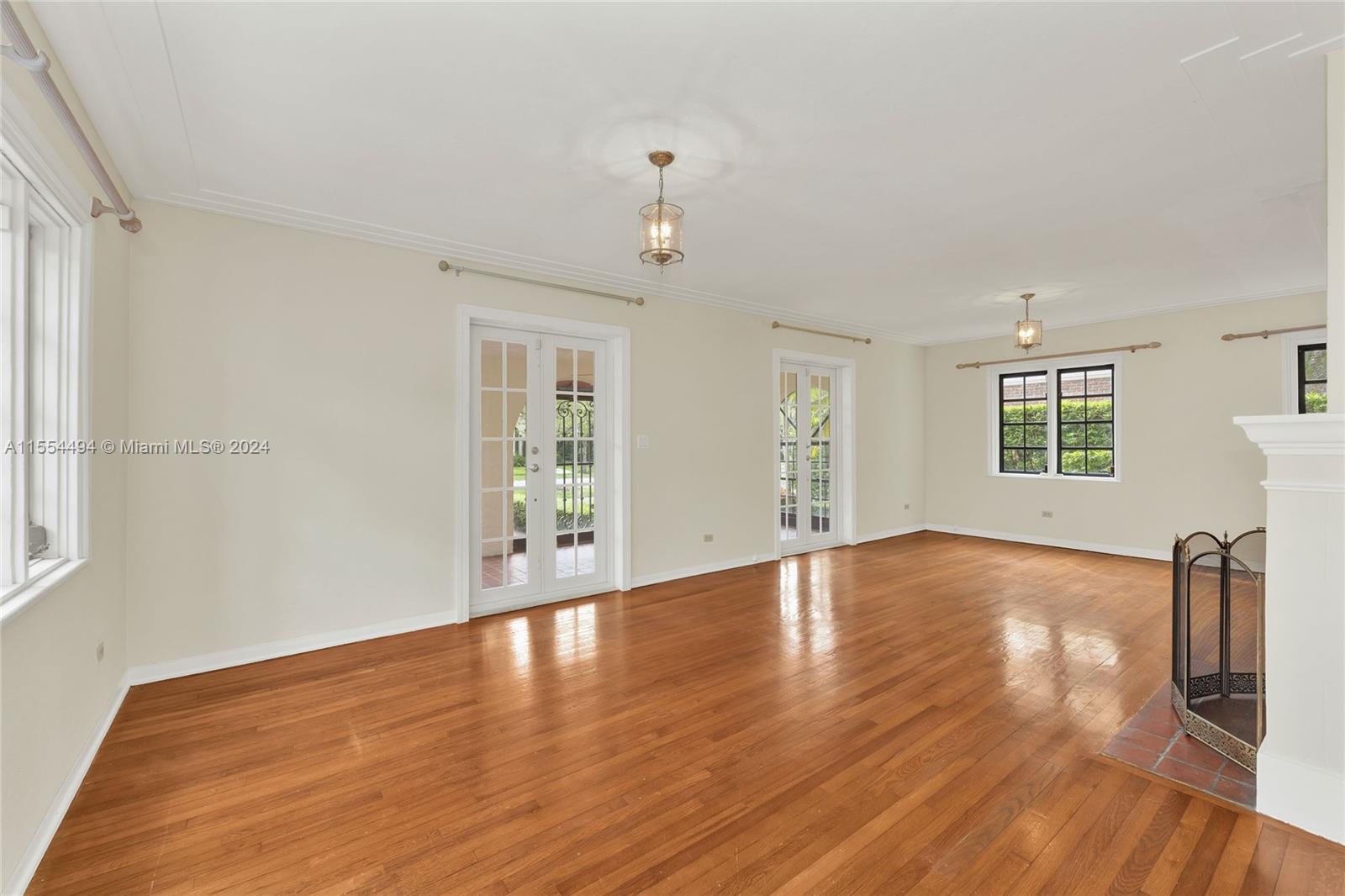 2618 Alhambra Cir