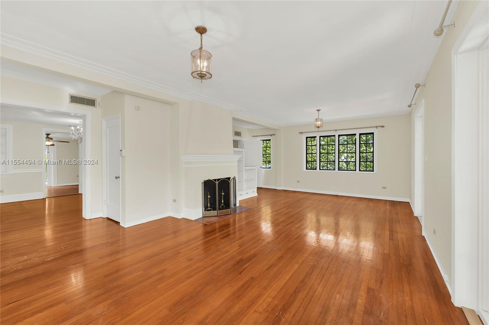 2618 Alhambra Cir