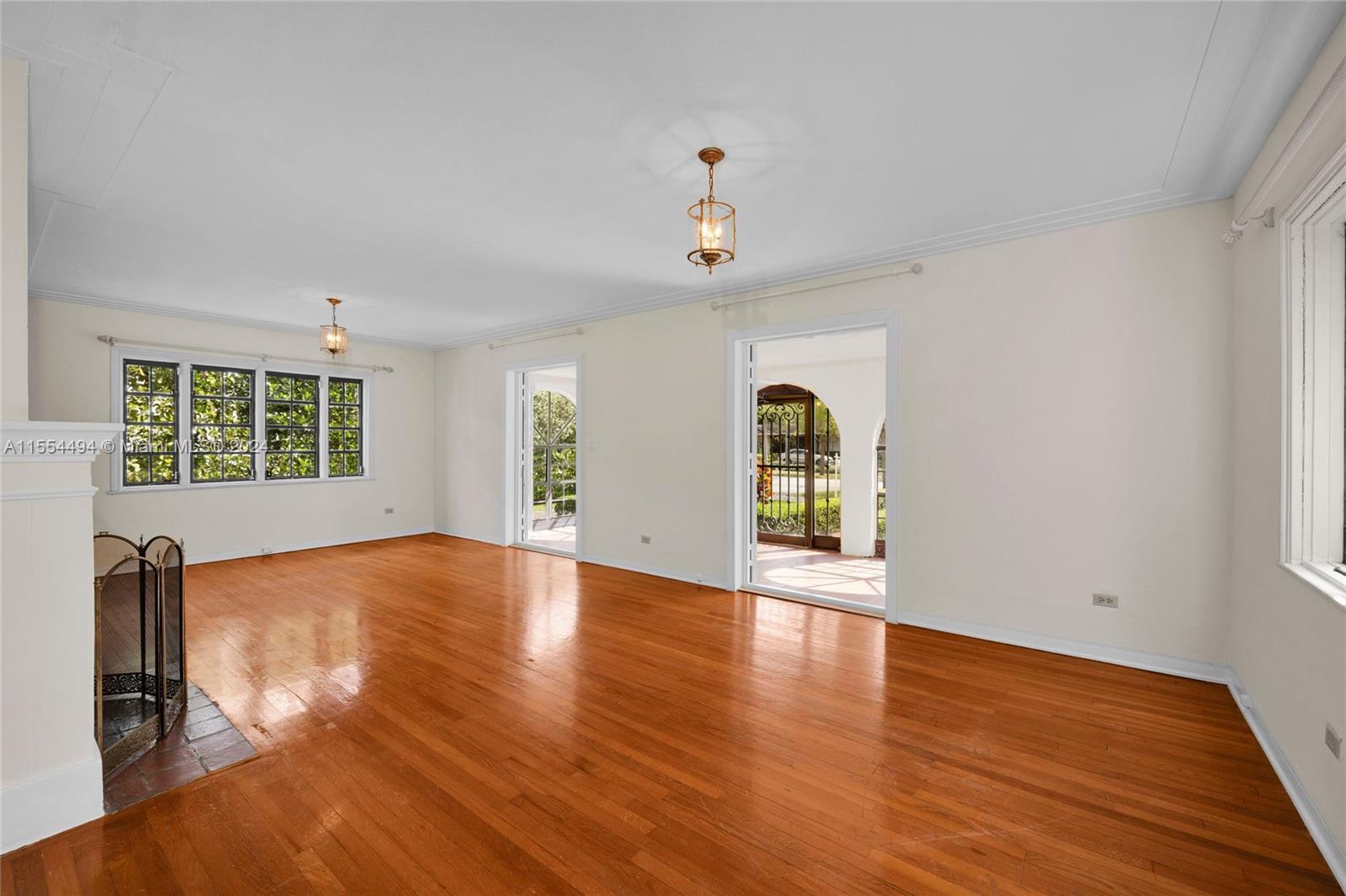 2618 Alhambra Cir