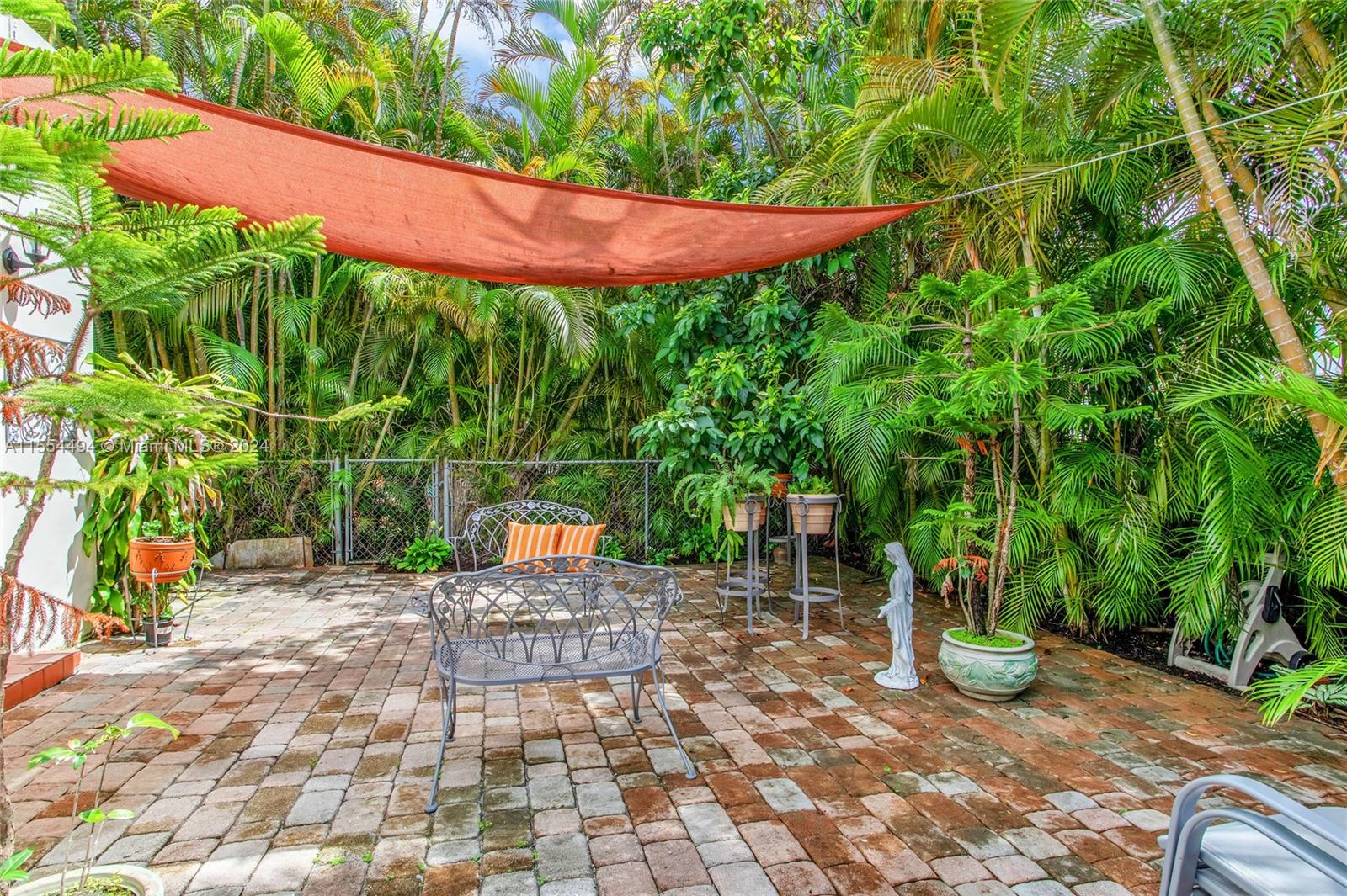 2618 Alhambra Cir
