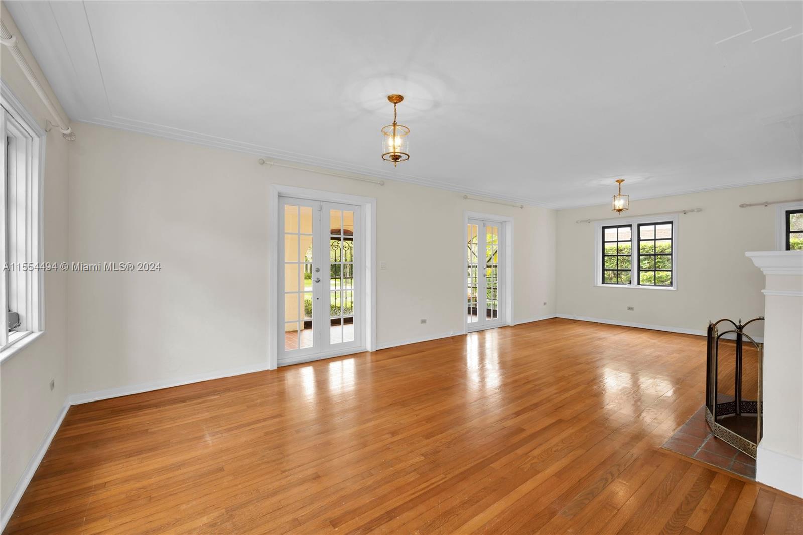 2618 Alhambra Cir