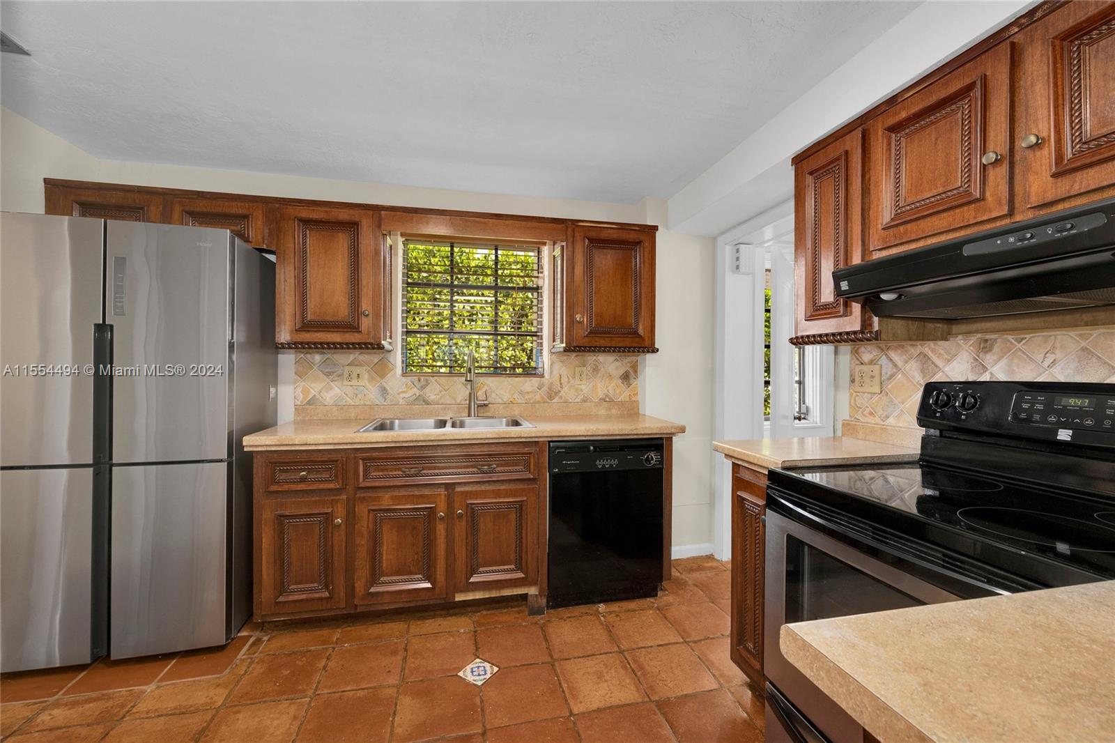 2618 Alhambra Cir