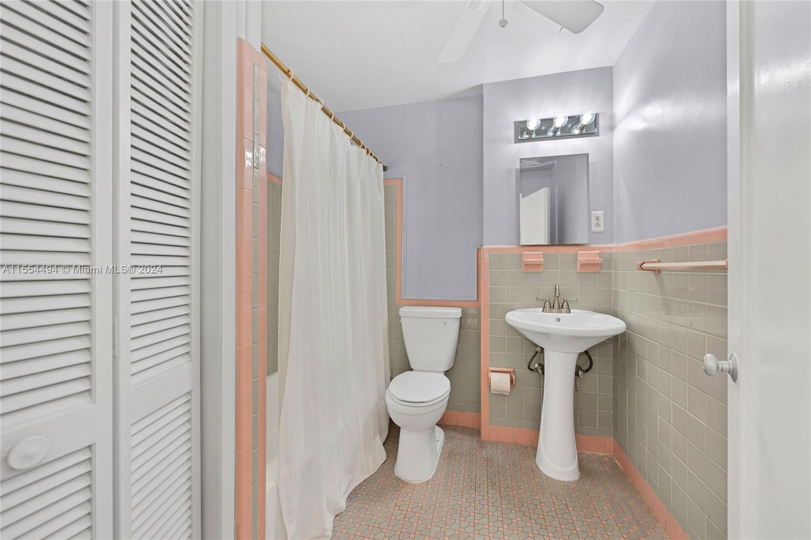 2618 Alhambra Cir