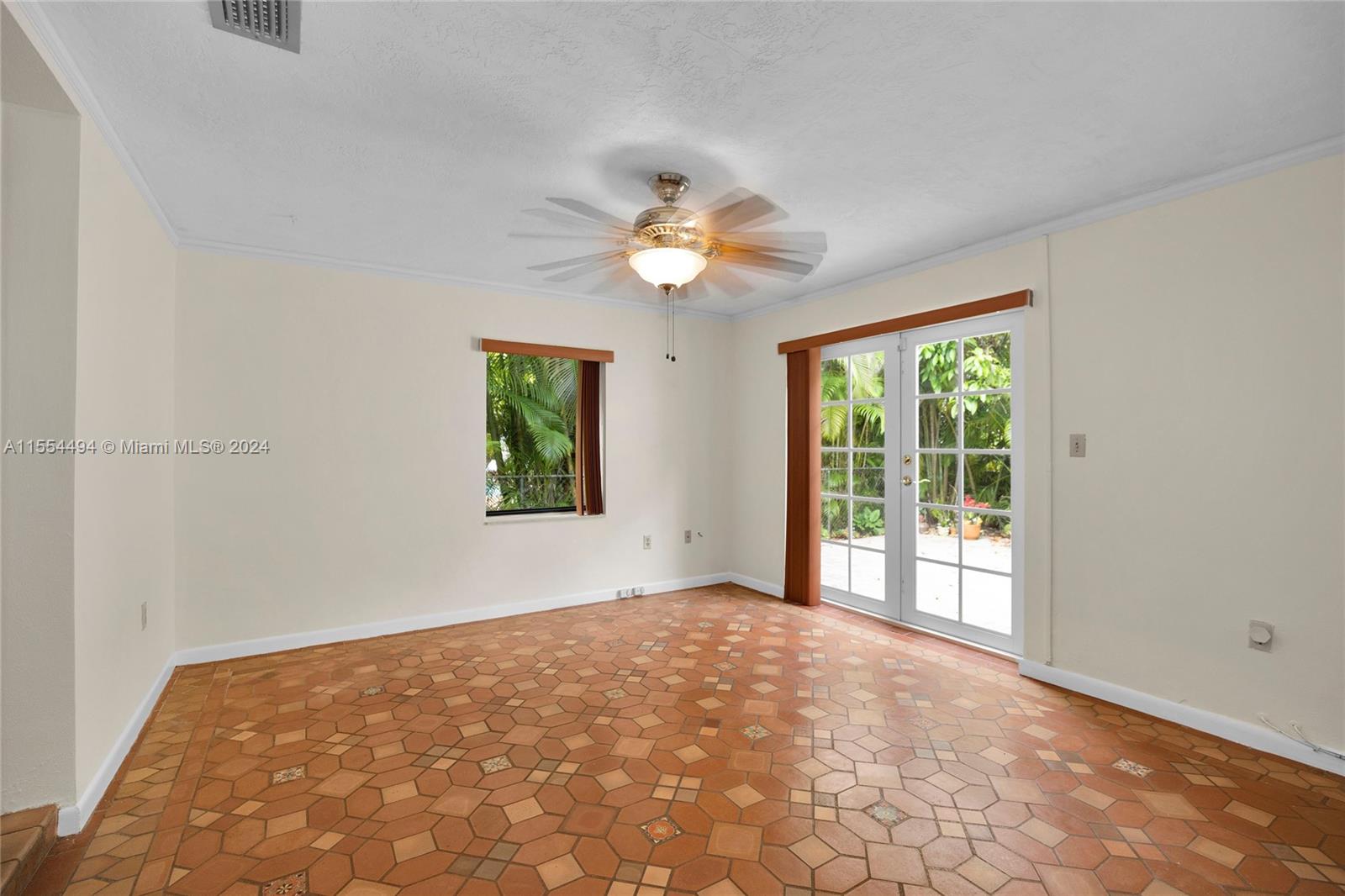 2618 Alhambra Cir
