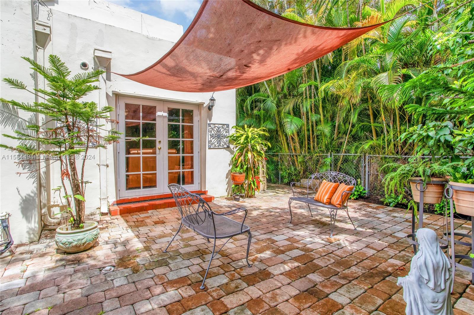 2618 Alhambra Cir