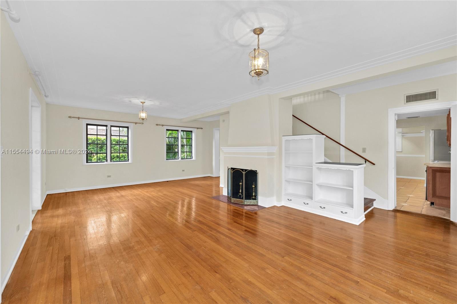 2618 Alhambra Cir