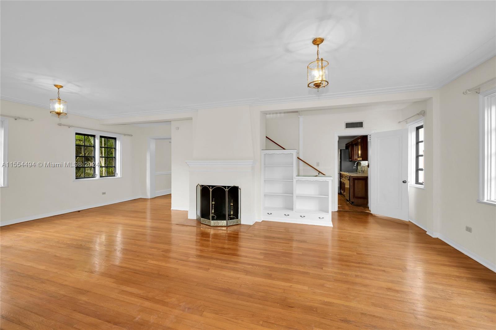 2618 Alhambra Cir