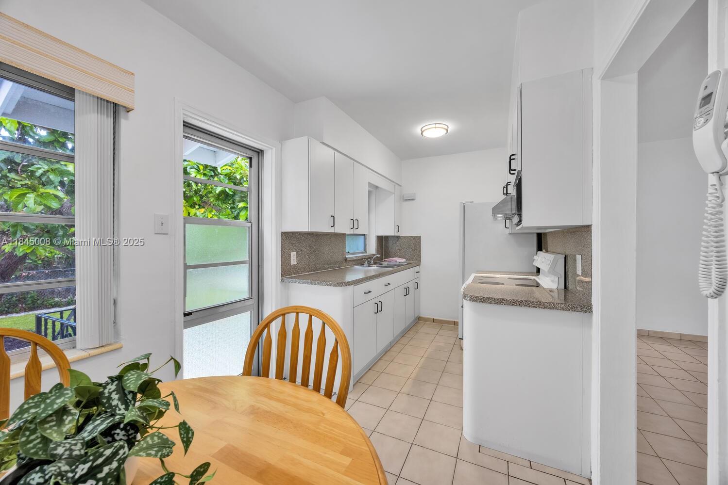 3811 NW Flagler Ter