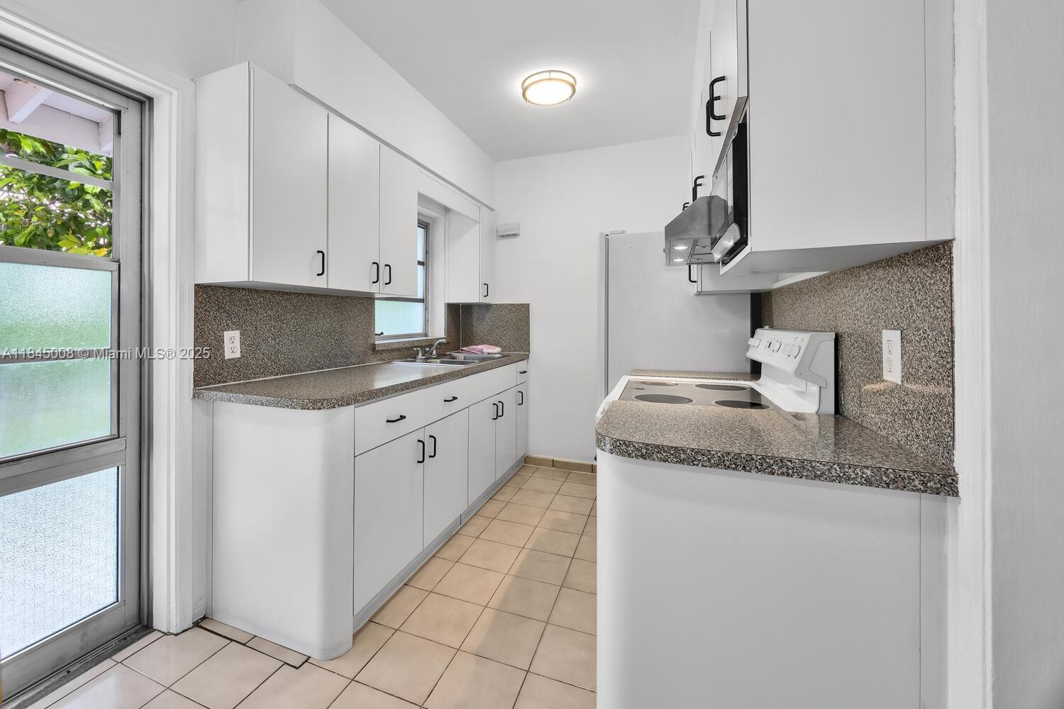 3811 NW Flagler Ter