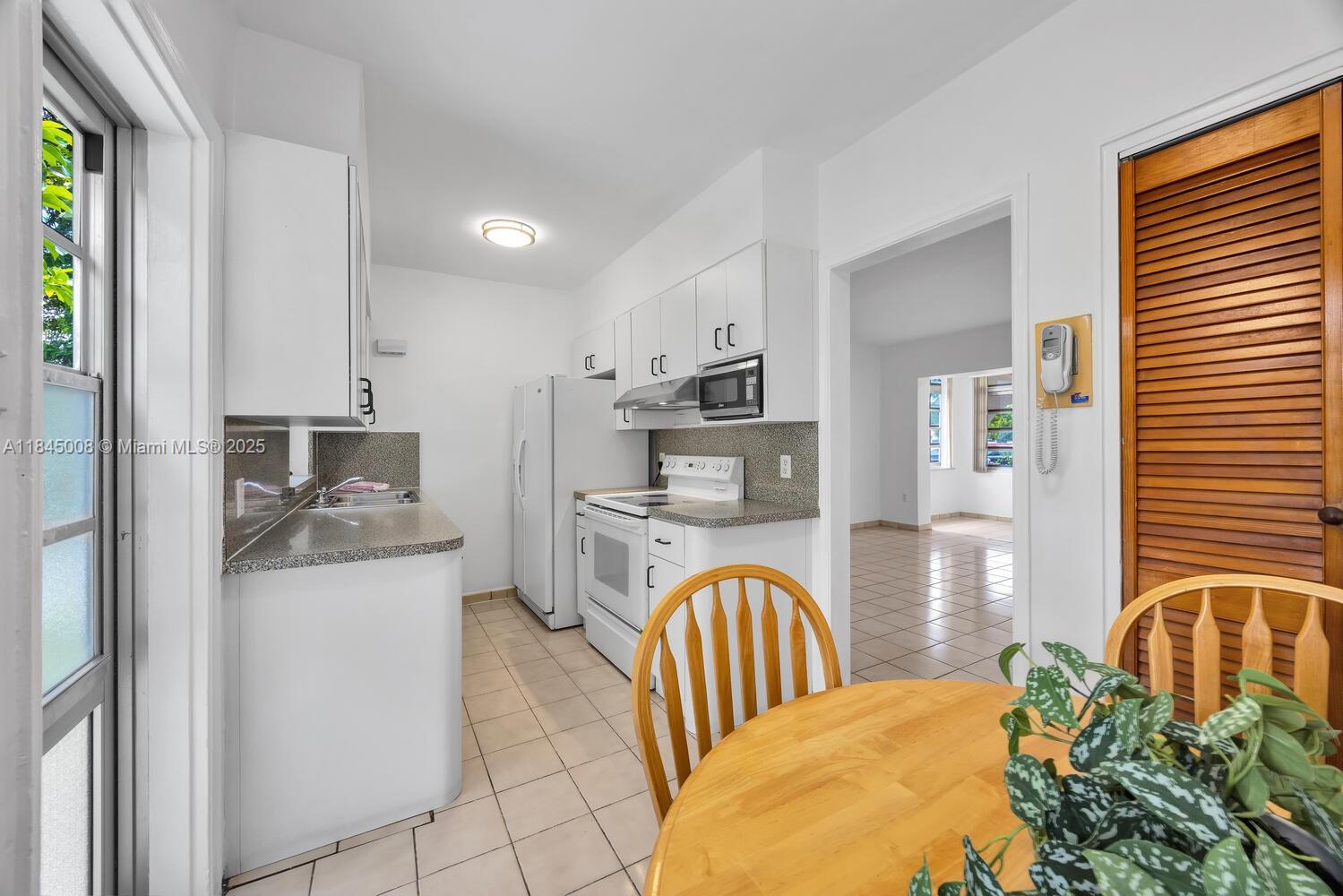 3811 NW Flagler Ter
