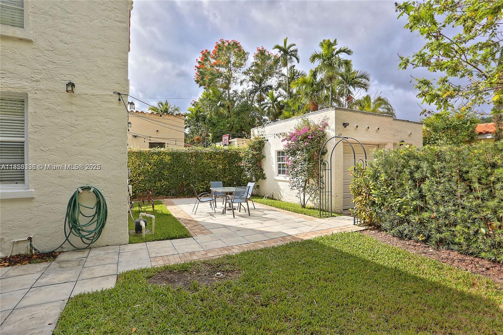 1222 Pizarro St