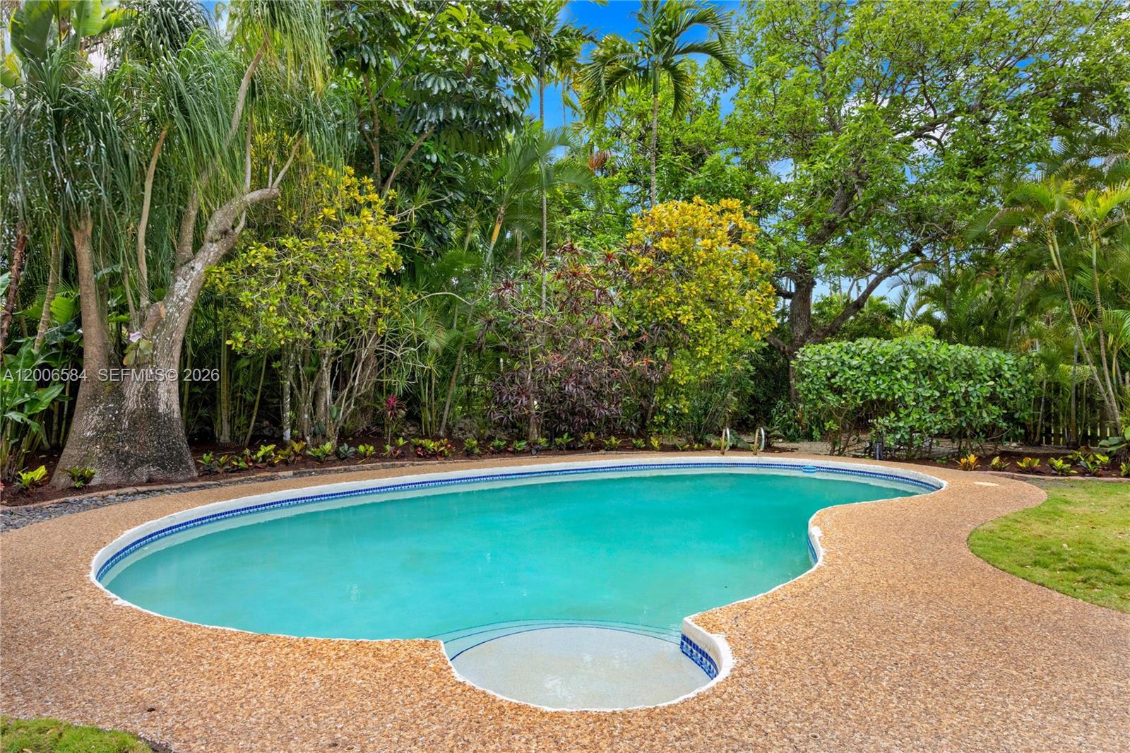 5750 SW 52nd Ter
