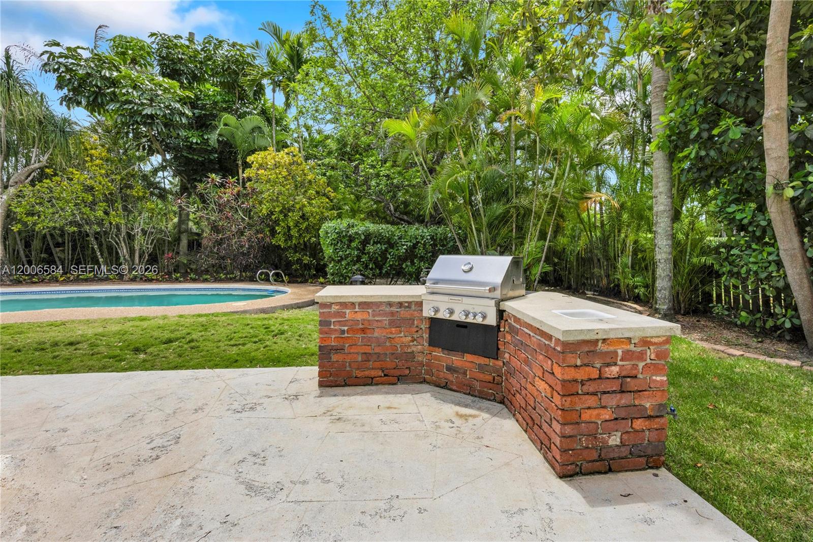 5750 SW 52nd Ter