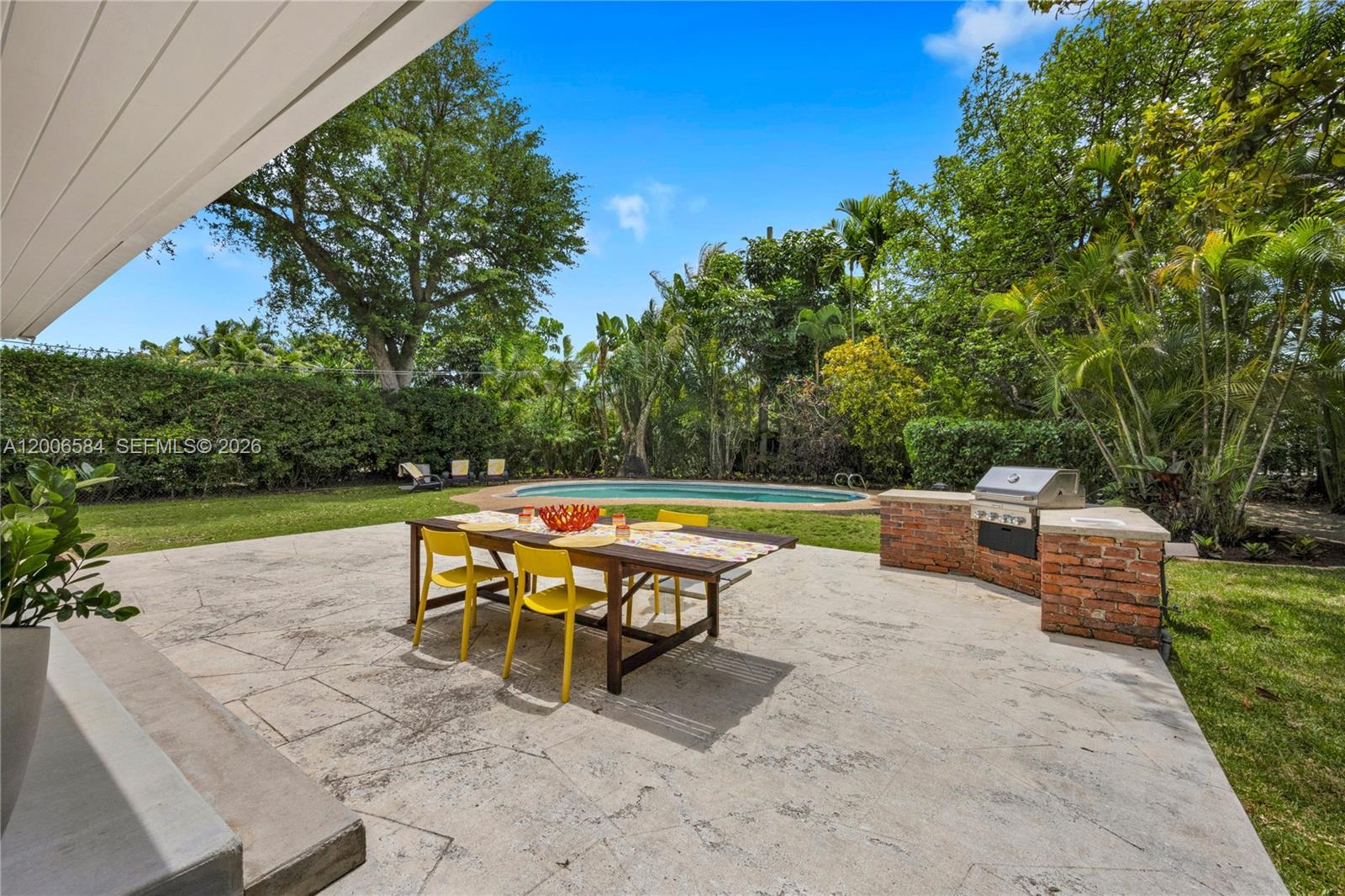 5750 SW 52nd Ter