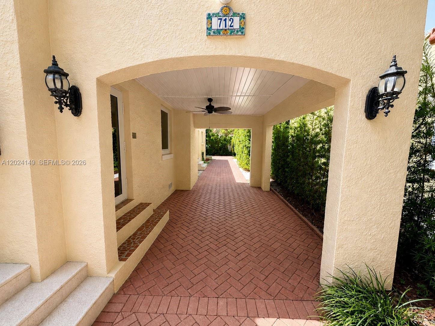 712 Navarre Ave