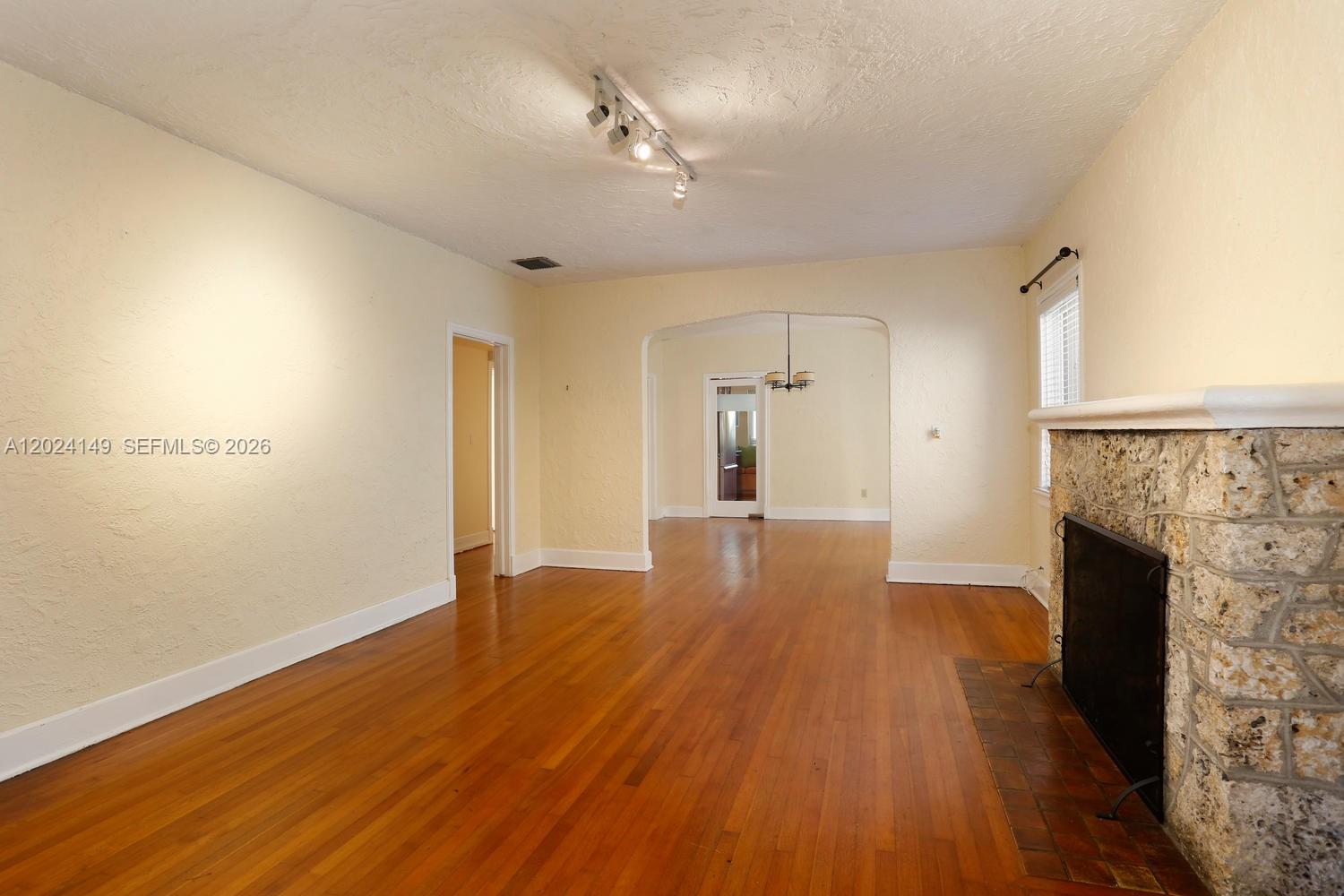 712 Navarre Ave