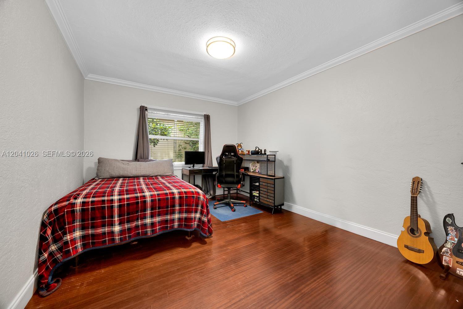 829 Medina Ave