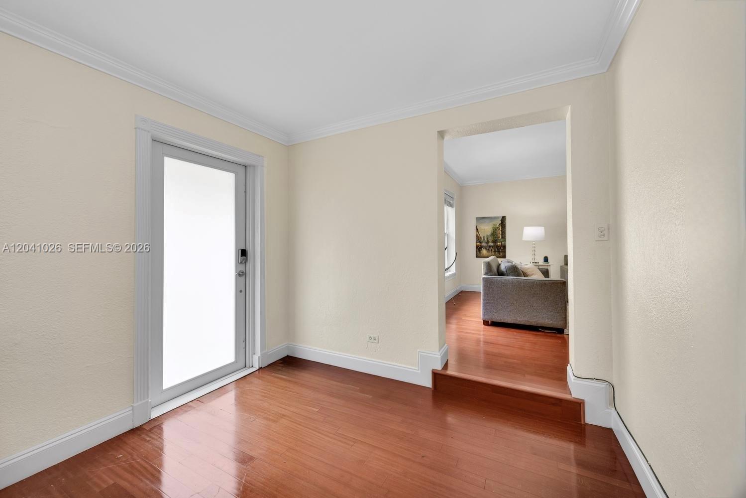 829 Medina Ave