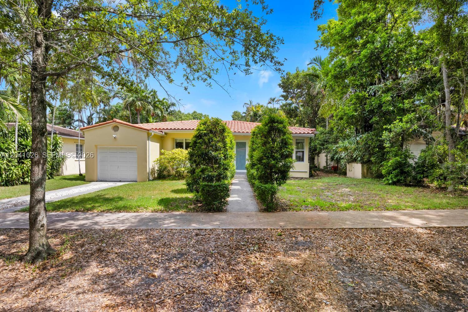 829 Medina Ave