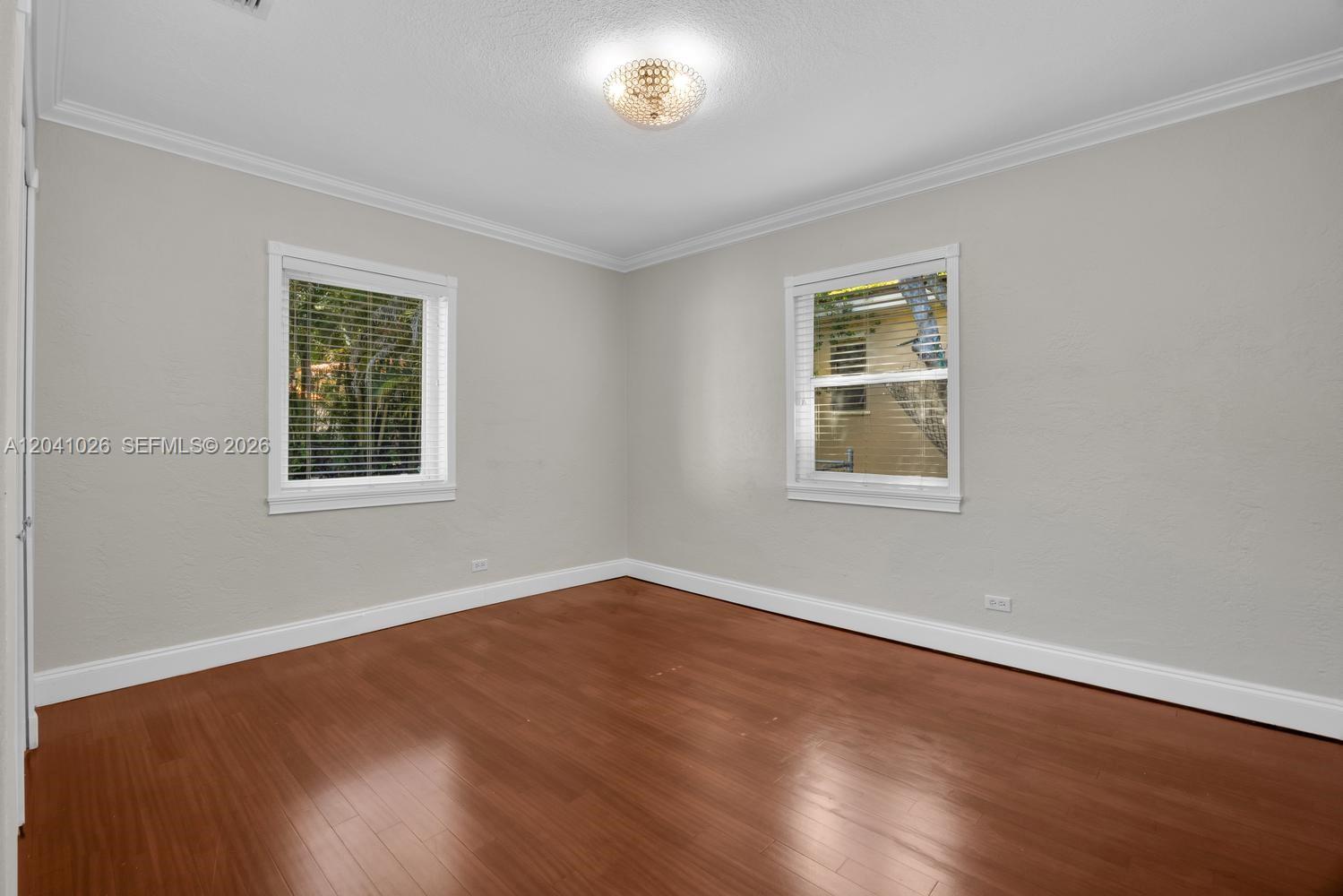 829 Medina Ave
