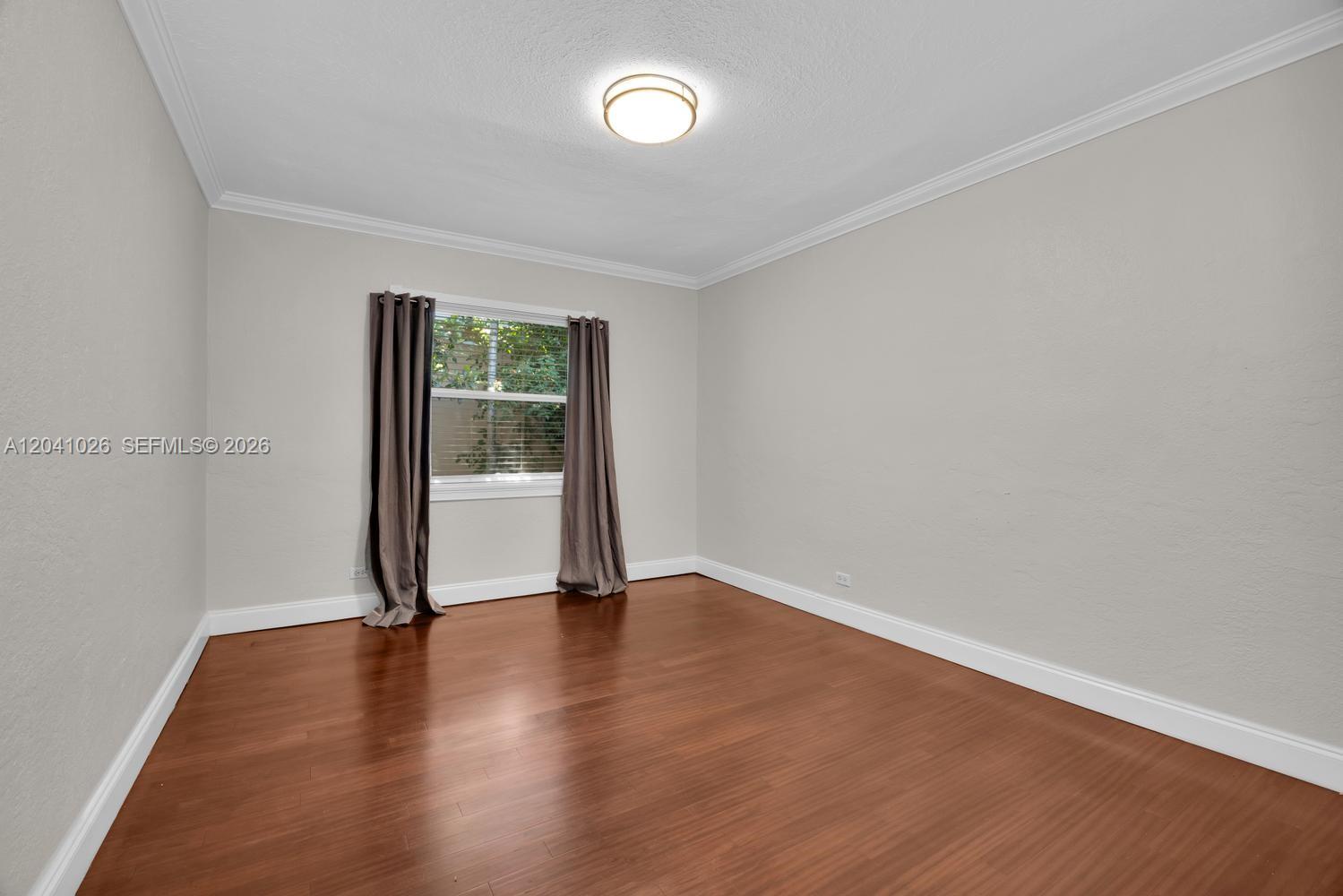 829 Medina Ave