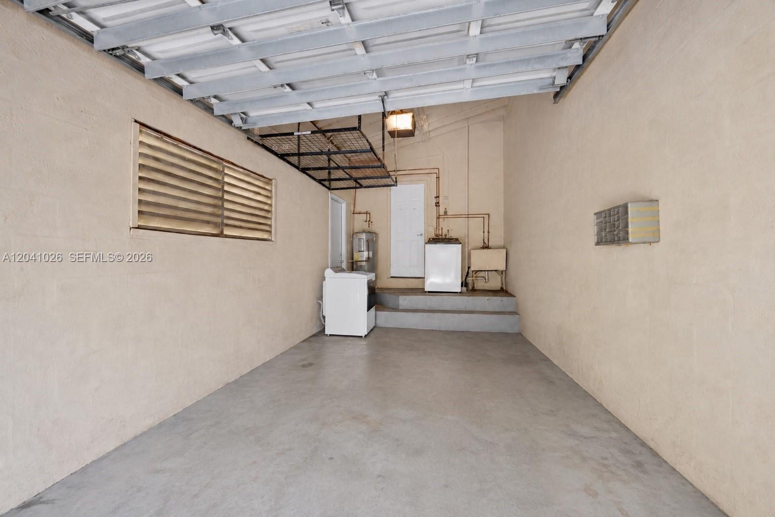 829 Medina Ave