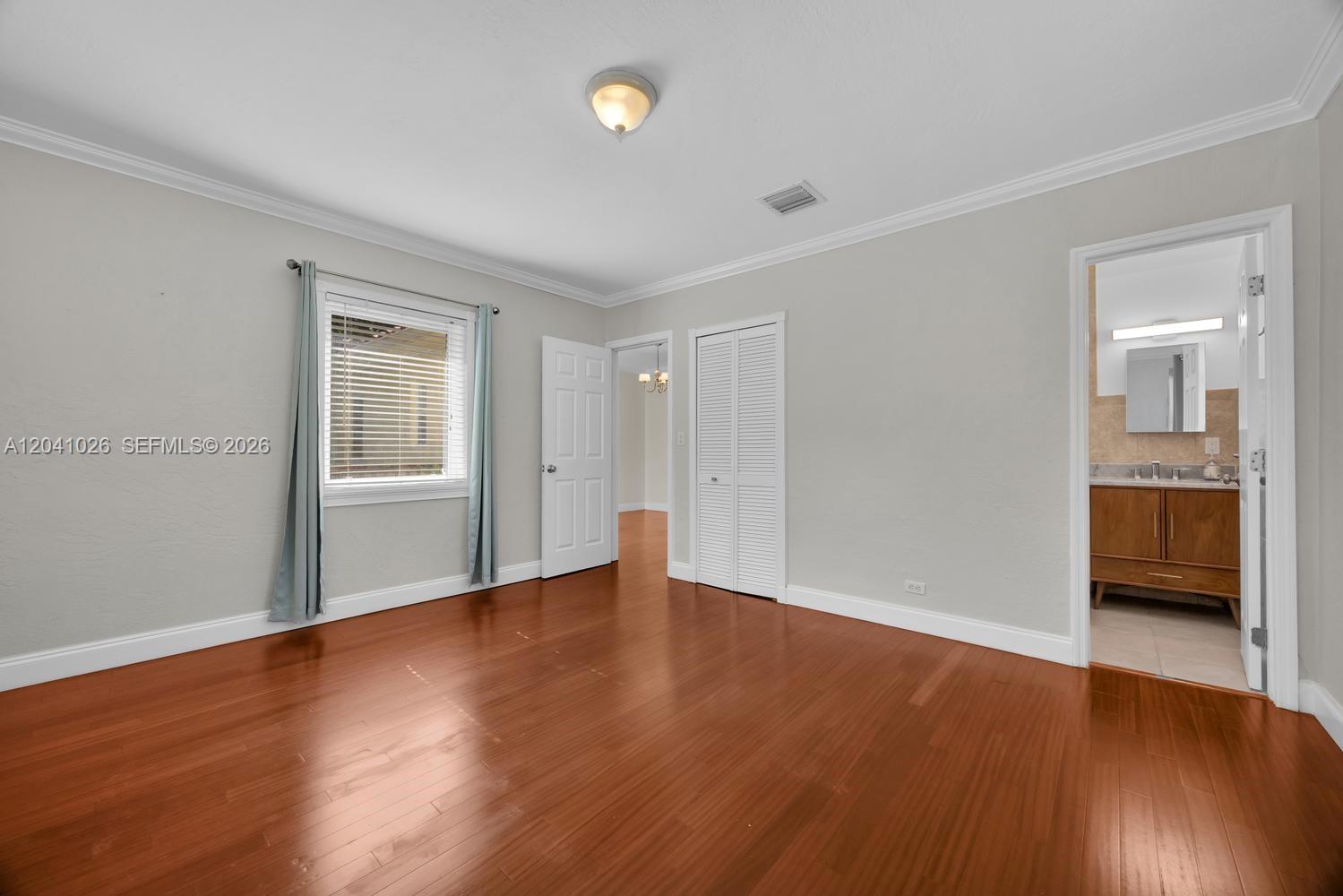 829 Medina Ave