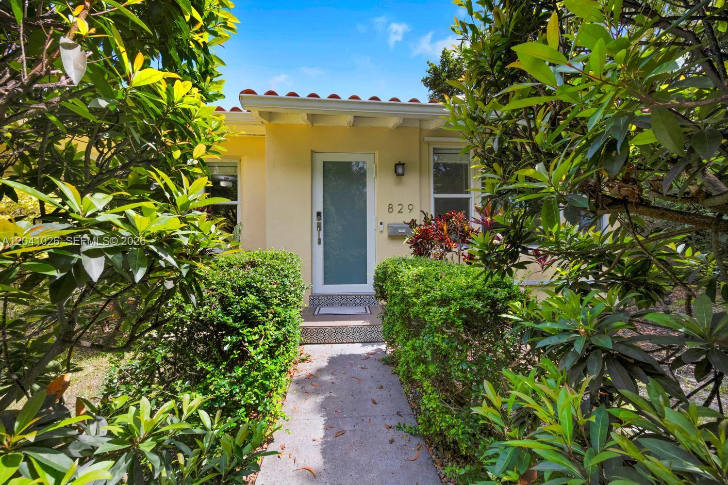 829 Medina Ave