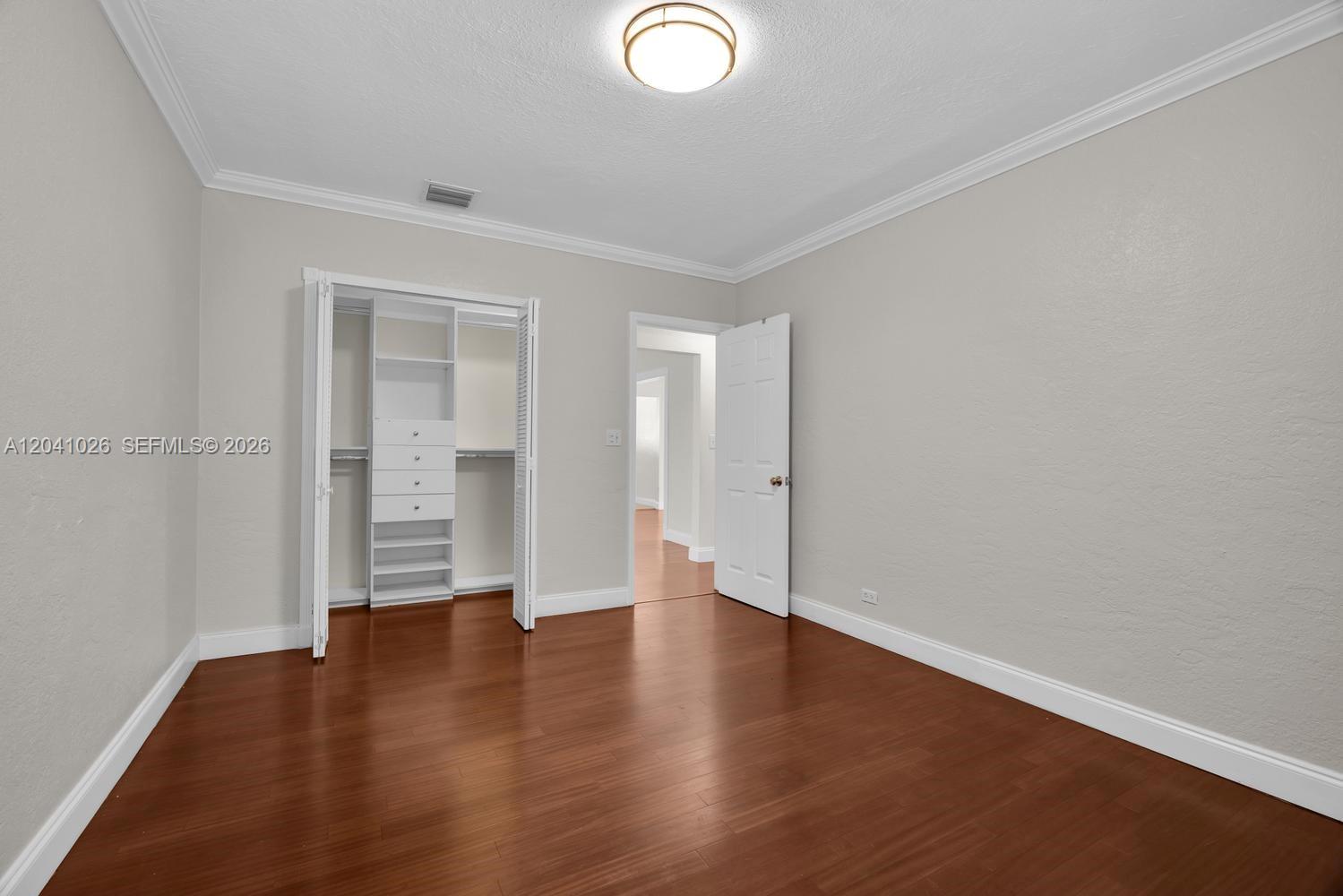 829 Medina Ave