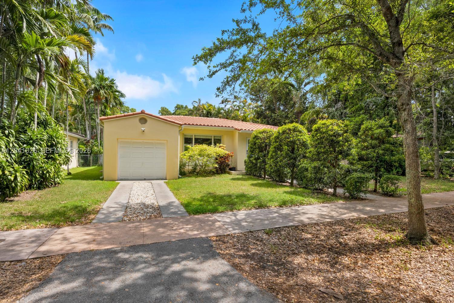 829 Medina Ave