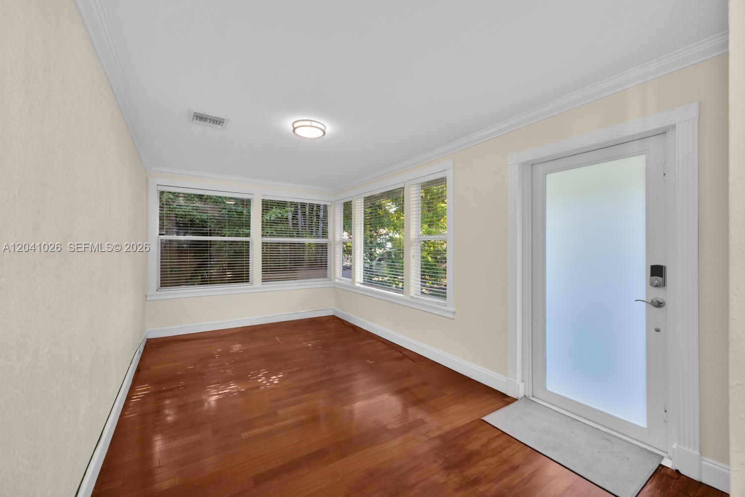 829 Medina Ave