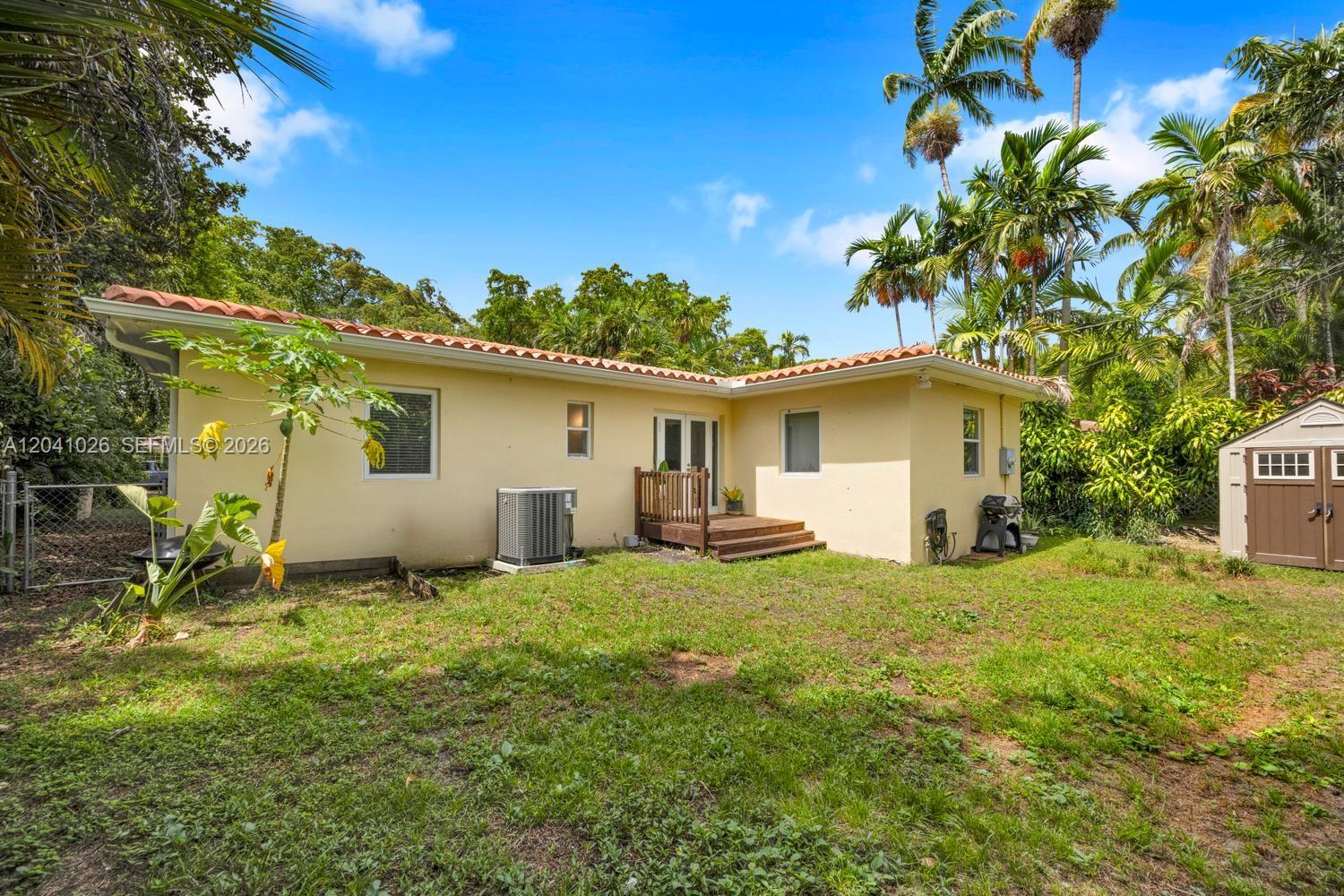 829 Medina Ave