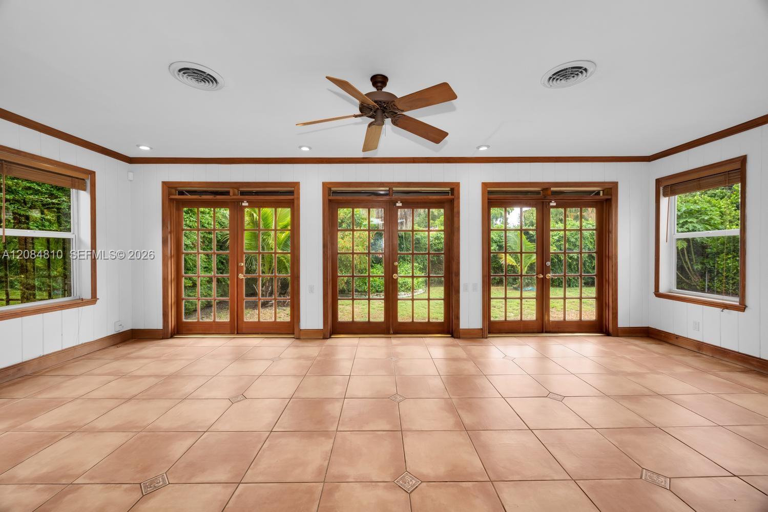 537 Zamora Ave